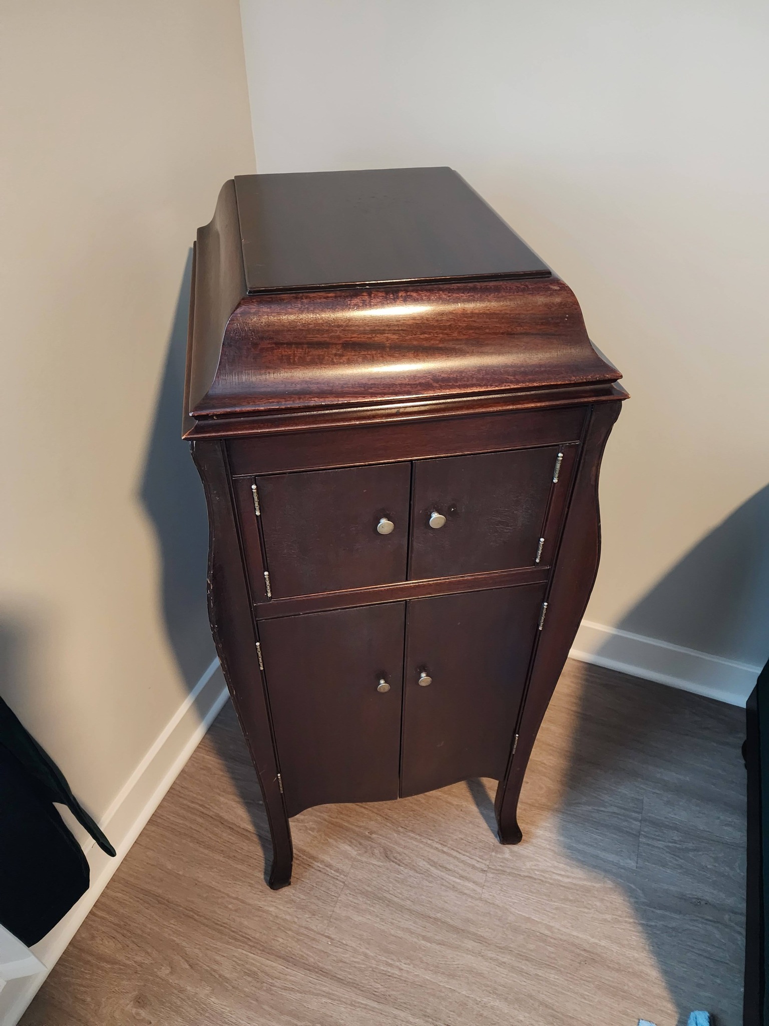 Restoring a 1919 Victor Victrola VV-X phonograph