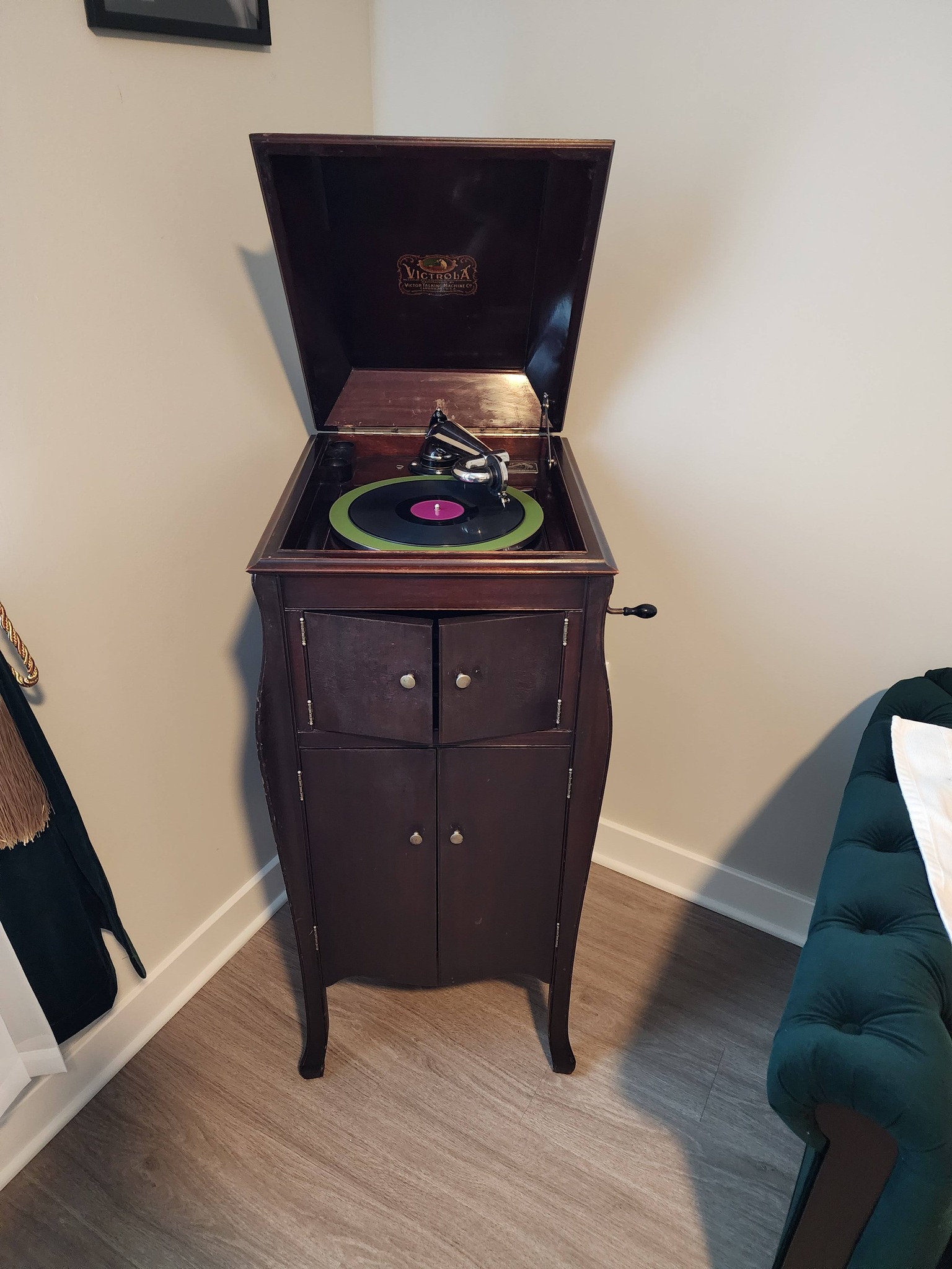 Restoring a 1919 Victor Victrola VV-X phonograph