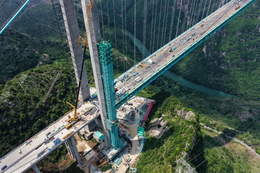 China - How is the world’s tallest bridge coming along? 💡Construction ...