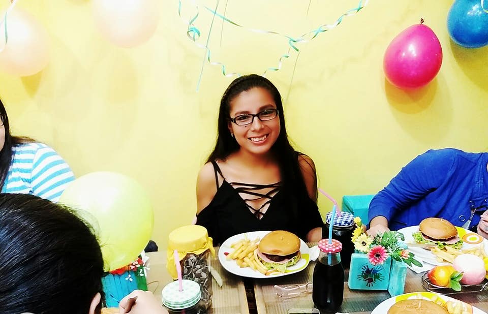 Hello FAST FOOD - Festejando tu Cumpleaños en Hello FAST...
