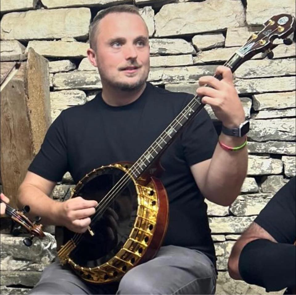 when-you-re-in-istanbul-and-a-local-hands-you-a-banjo-to-play-a-tune