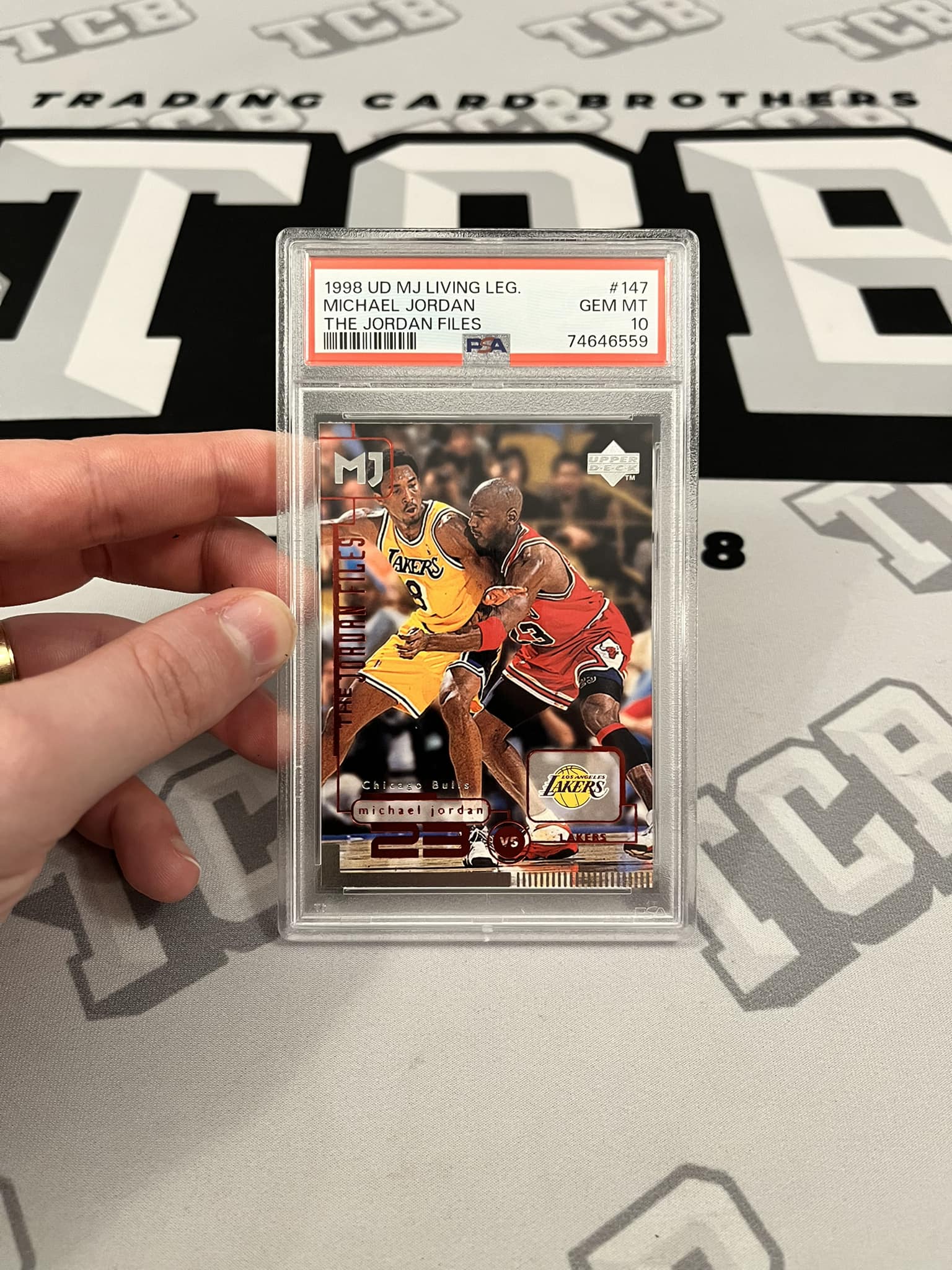 Hand numbered 1998-99 UD Black Diamond Double Diamond Michael Jordan