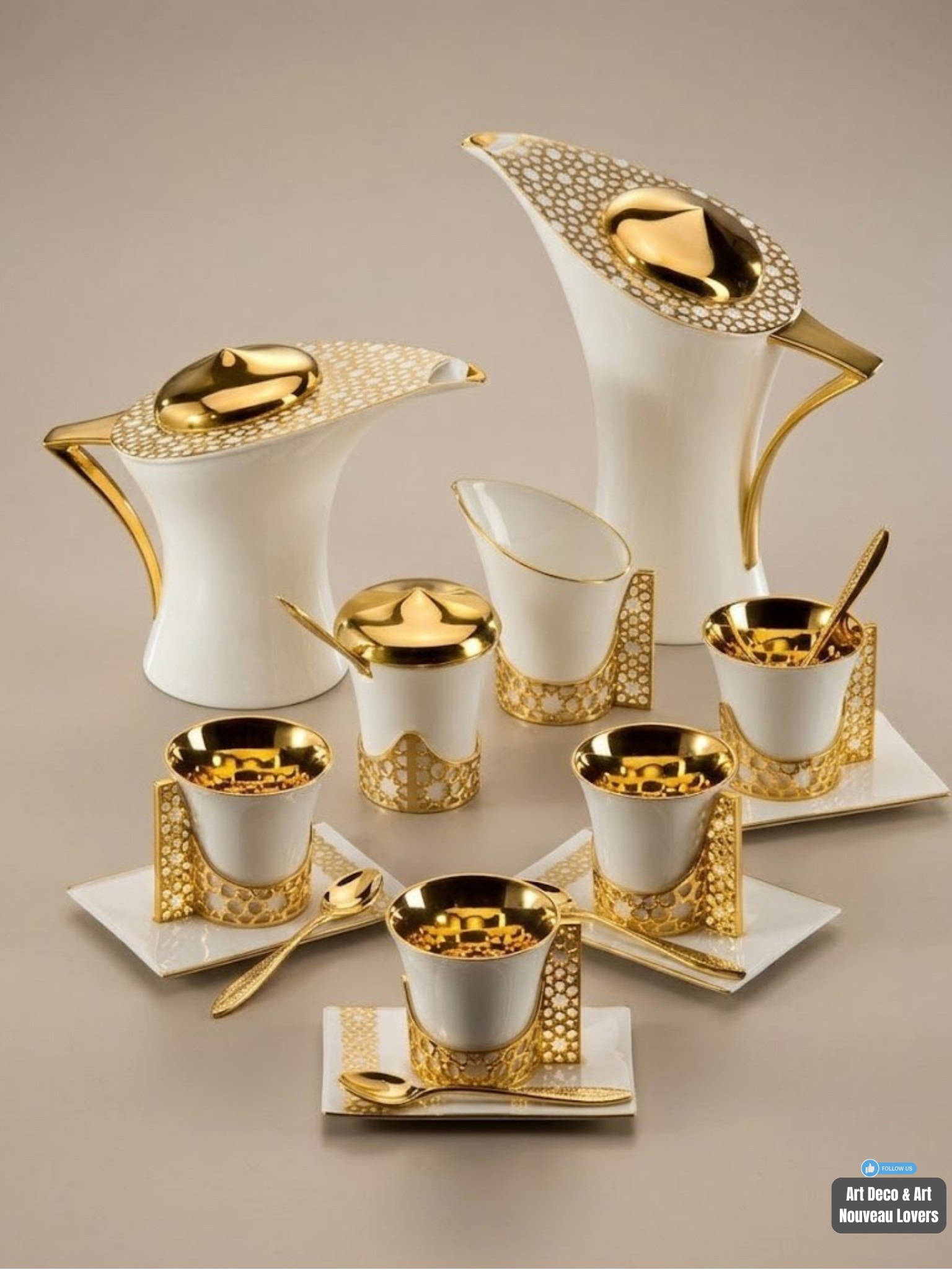 1930s Art Deco tea and coffee set with chevron handle