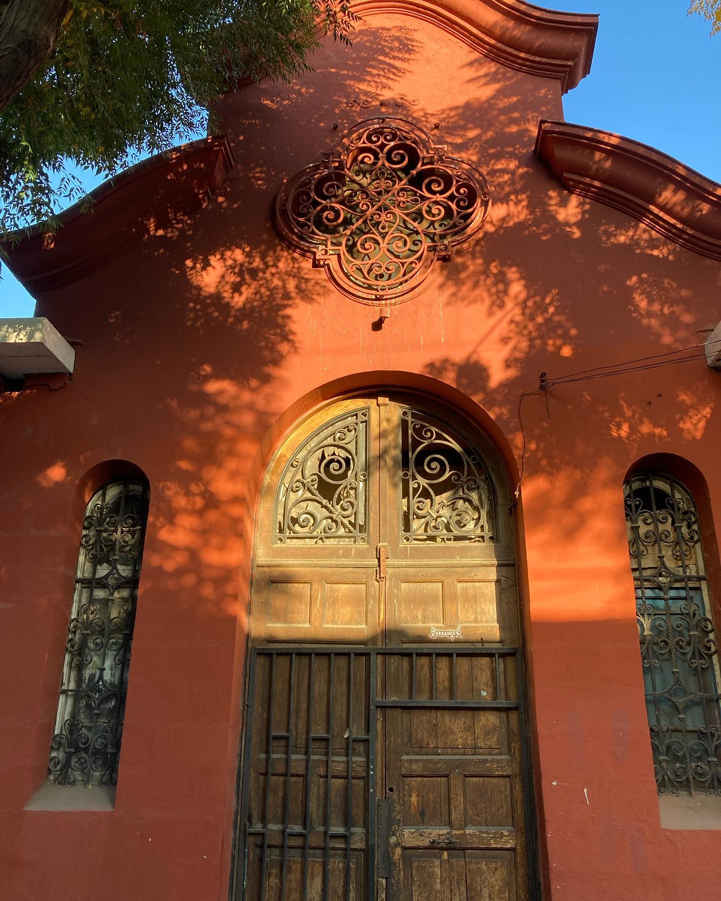 Radio - La antigua biblioteca del barrio Huemul. Ahora es una casa de ...