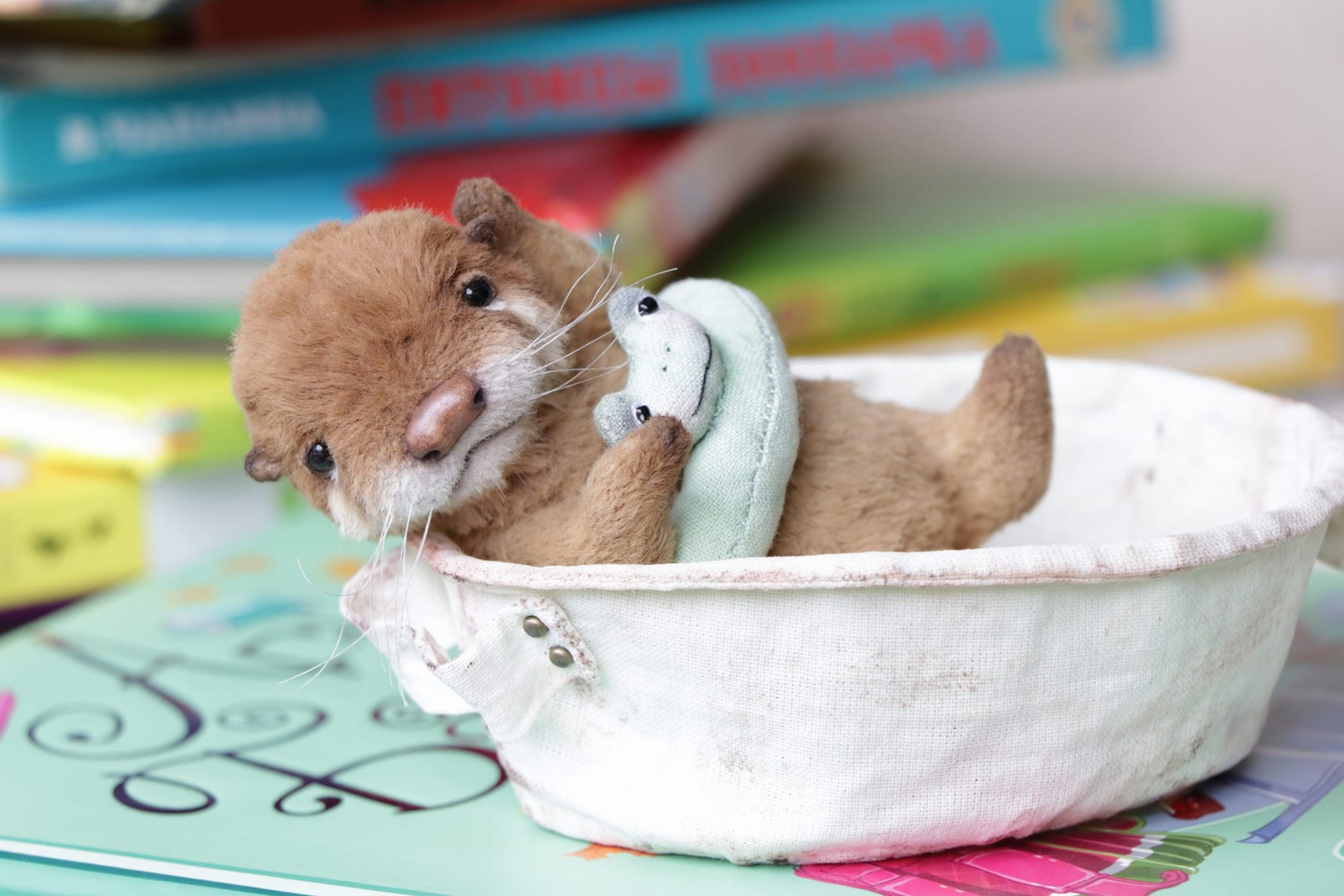 Small Bashful Otter 198$ (per piece)