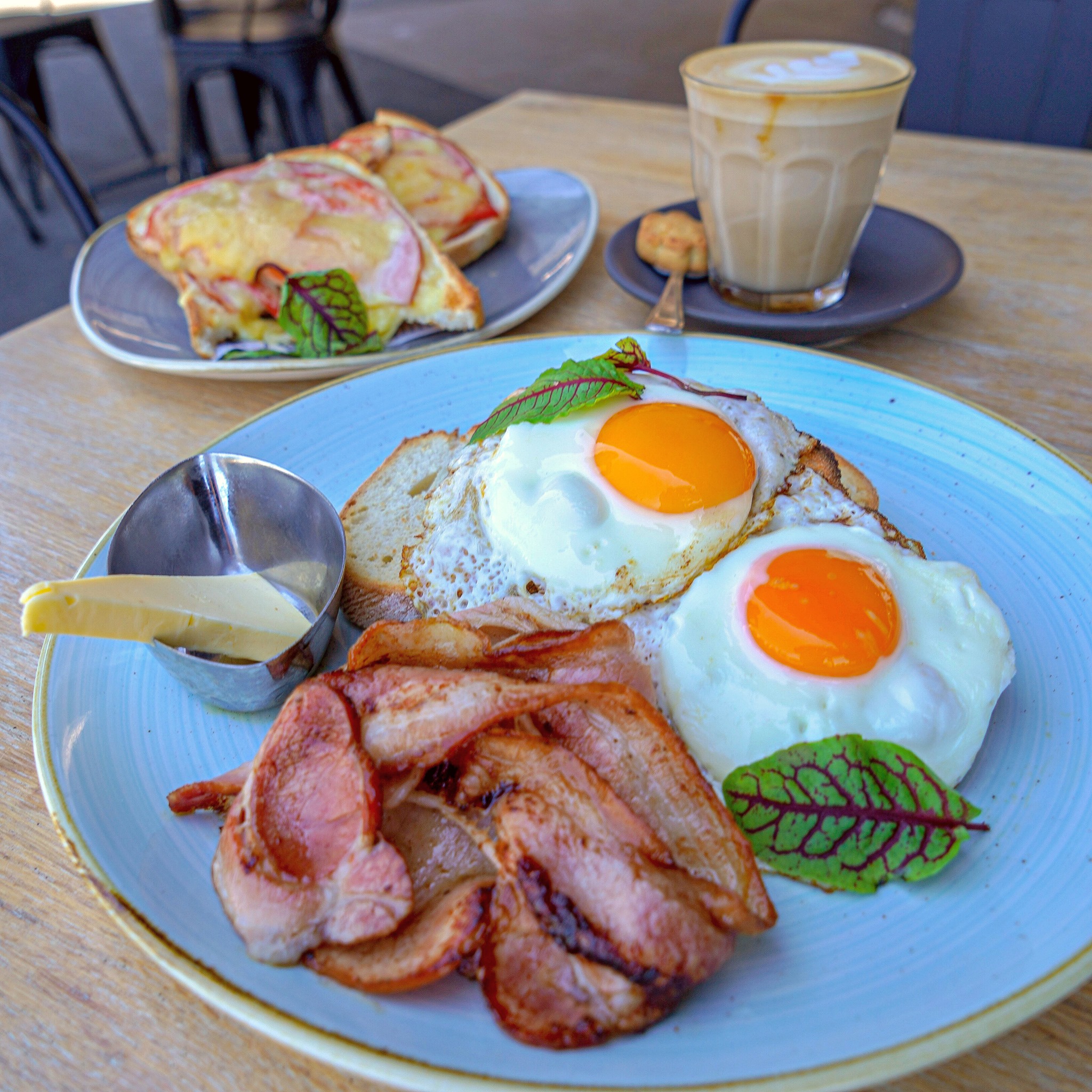 Platform T8 - 🥰 A hot breakfast and coffee to start the...