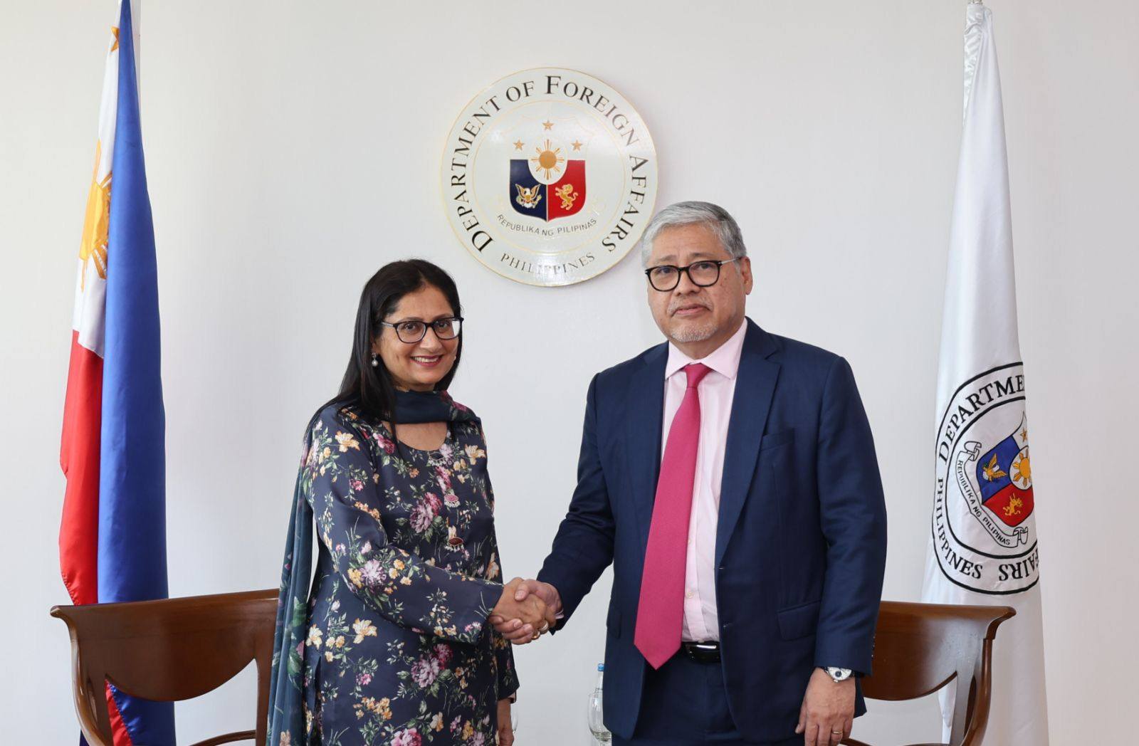 Ambassador Dr. Asima... - Pakistan Embassy Philippines | Facebook