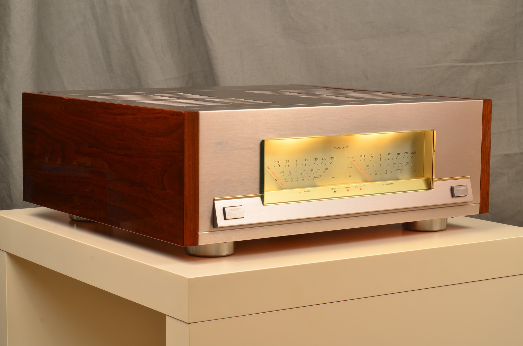 Yamaha MX-2000 stereo power amplifier