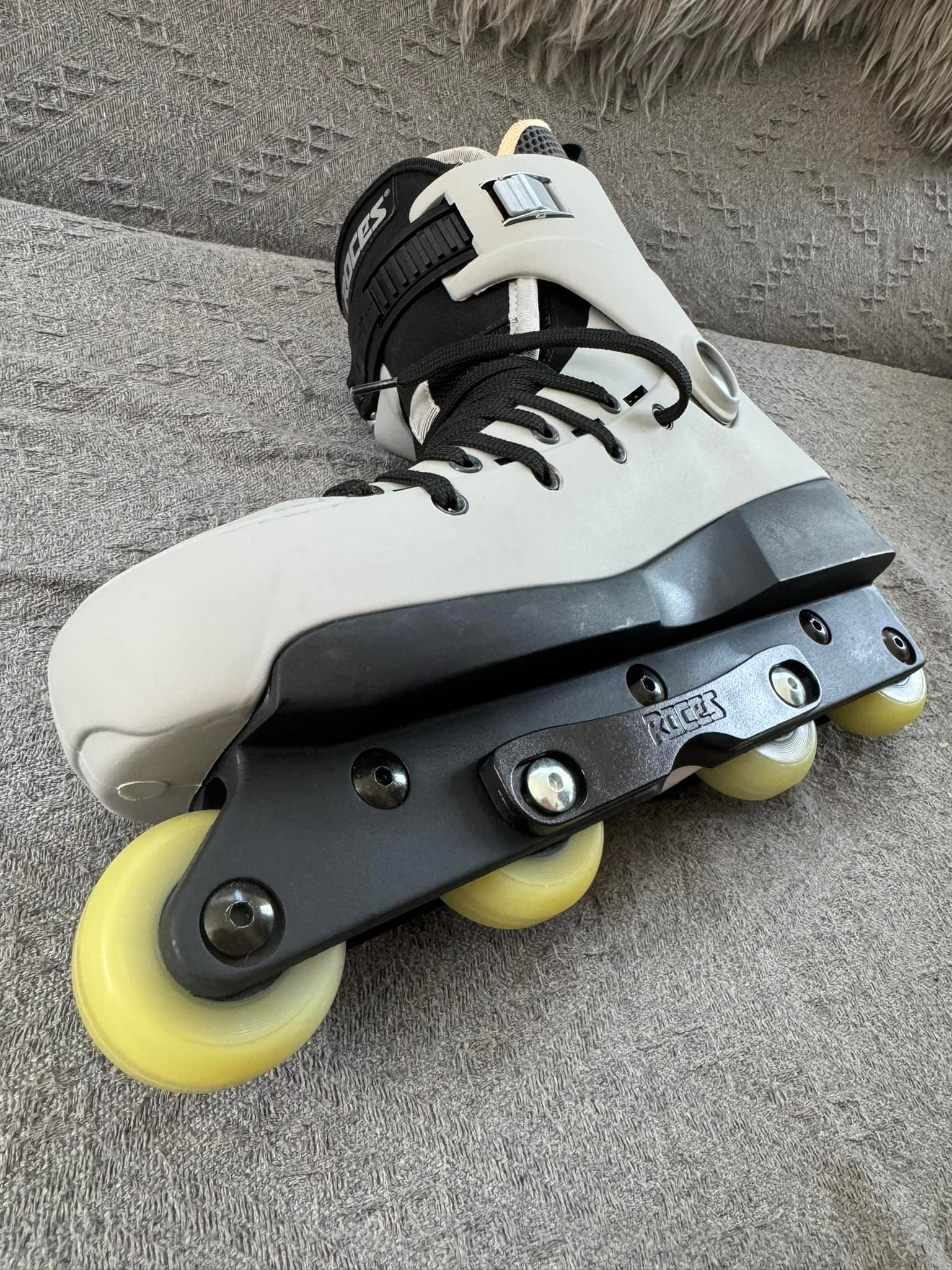 Roces Khuti skates with tags from 2003