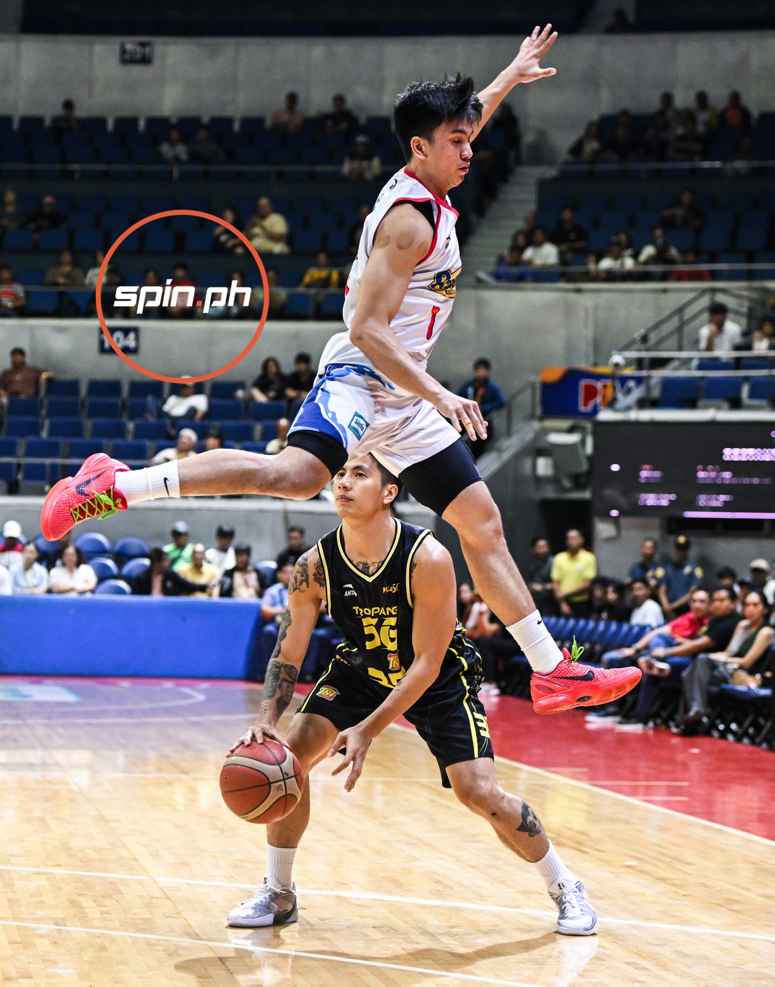 SPIN.ph - 😅 Yan siya. Ganyan siya. Hanggang sa depensa, mala-'Skywalker ...