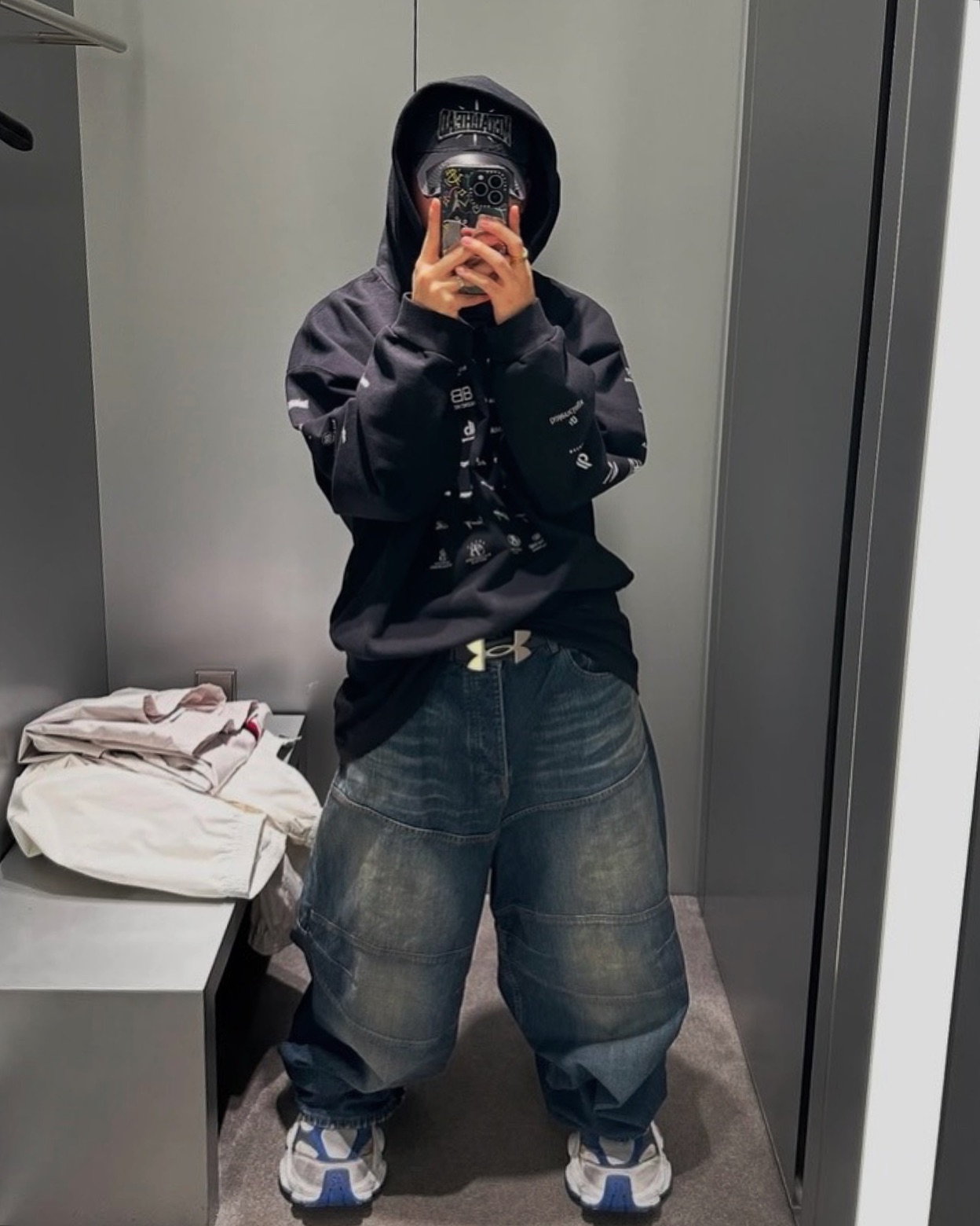 BALENCIAGA GEORGE V BAGGY JEANS ▫️Direct for more information 