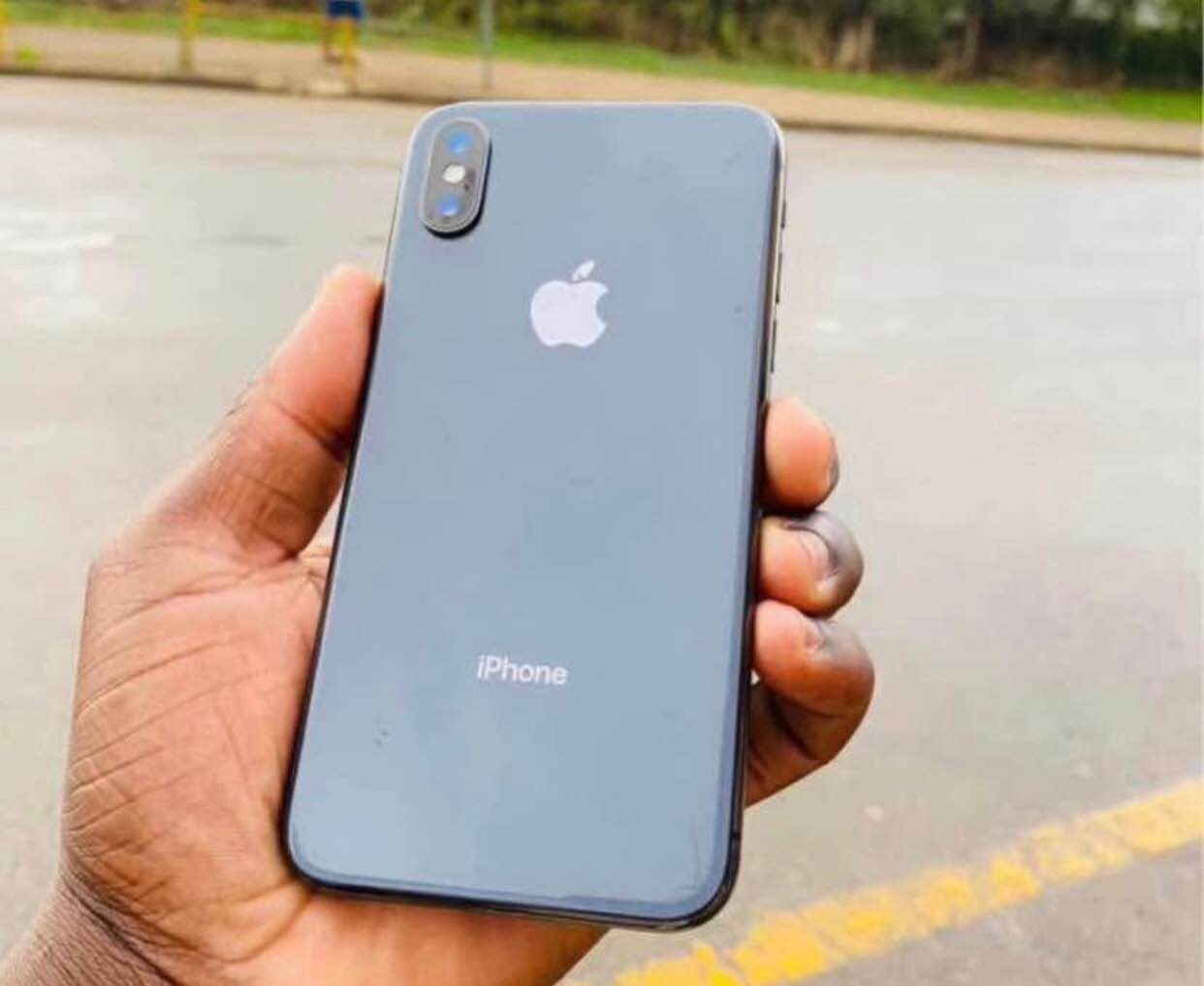 IPhone X ✓96% battery ✓64gb storage ✓Clean as new 💰E1999