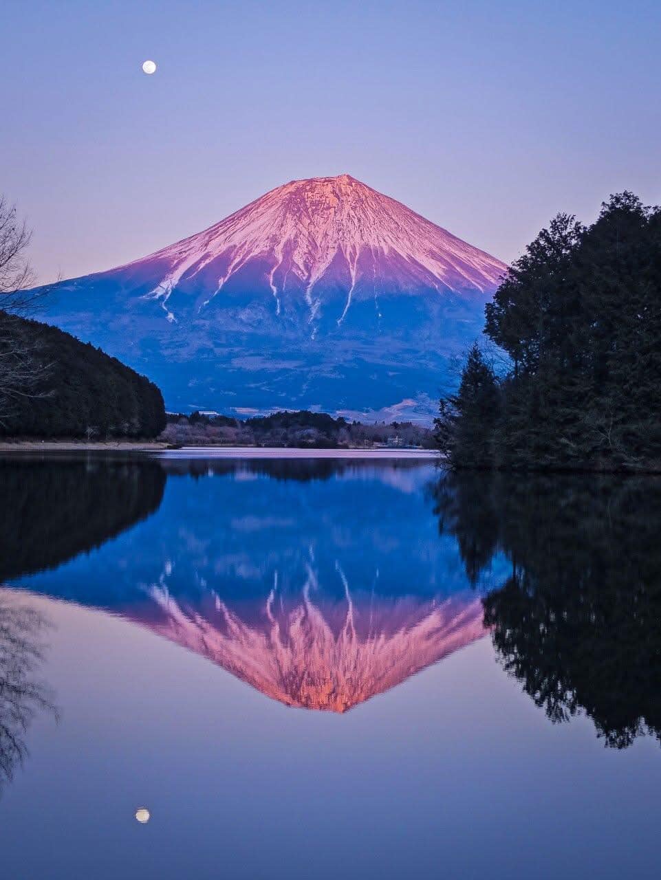 🎗️静岡県から霊峰富士が織りなす美しい風景 【紅富士と小望月の