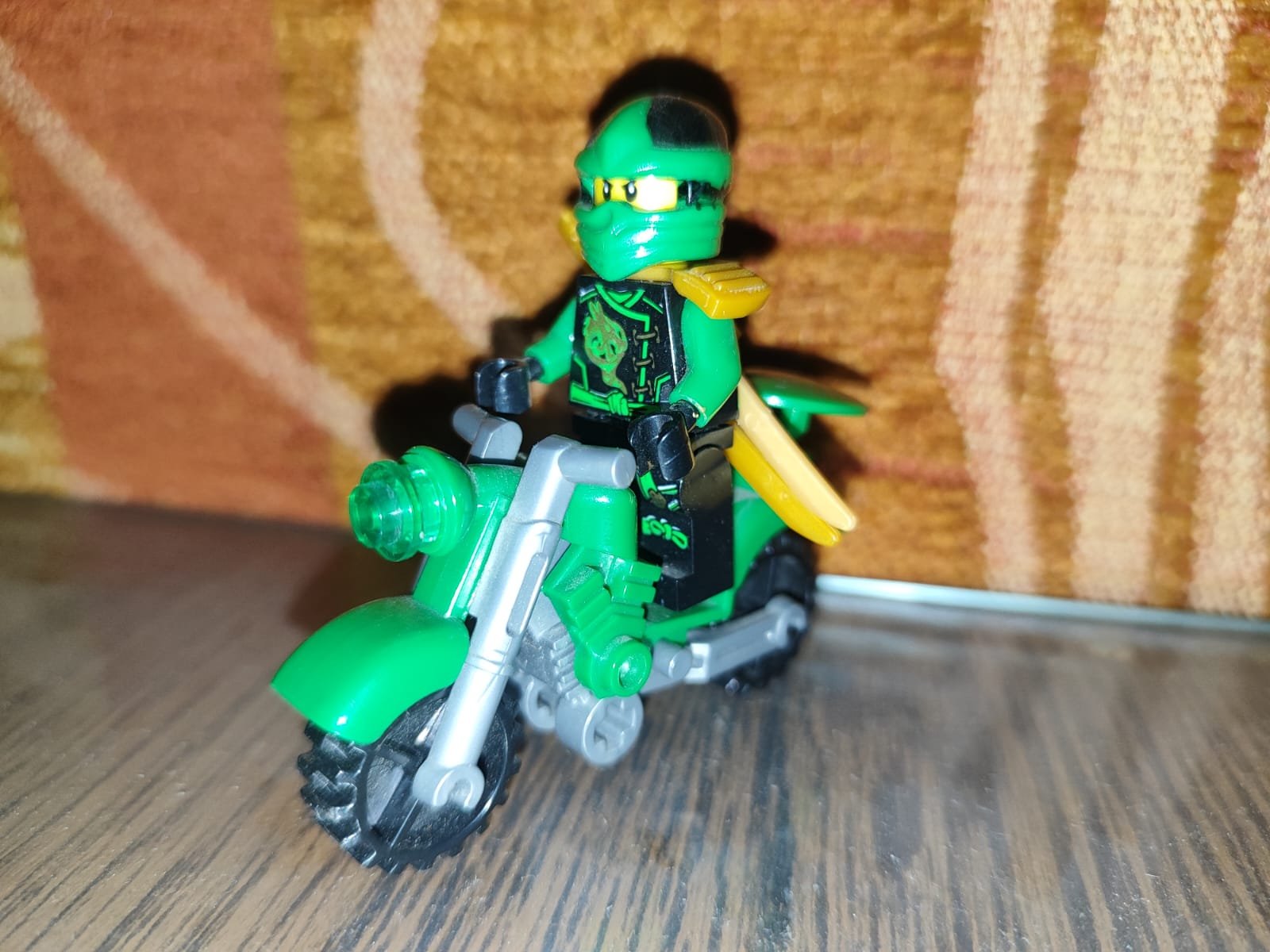 🟢 MINIFIGURA BOOTLEG DE LLOYD NINJAGO + MOTO 🟢 todo completo