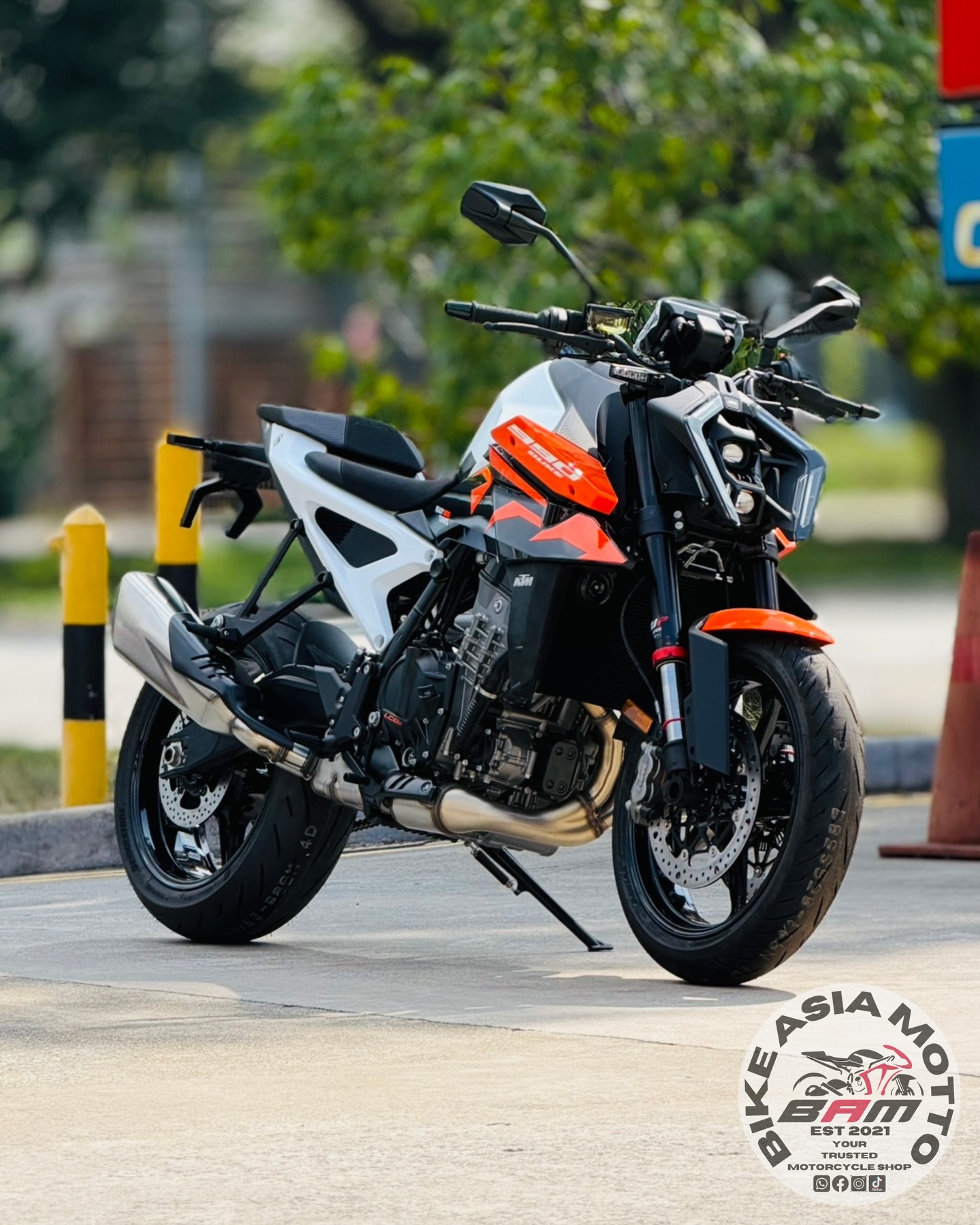 😈 𝙉𝙚𝙬 2026 KTM 990 Duke GP 😈 𝙏𝙃𝙀 𝙎𝙉𝙄𝙋𝙀𝙍 Hitting