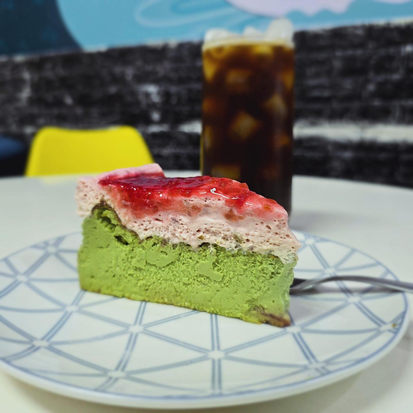 Lee's - 🍵🤯Burnt Basque Cheesecake de Matcha!! 🤤🍵 Delicioso cheesecake ...