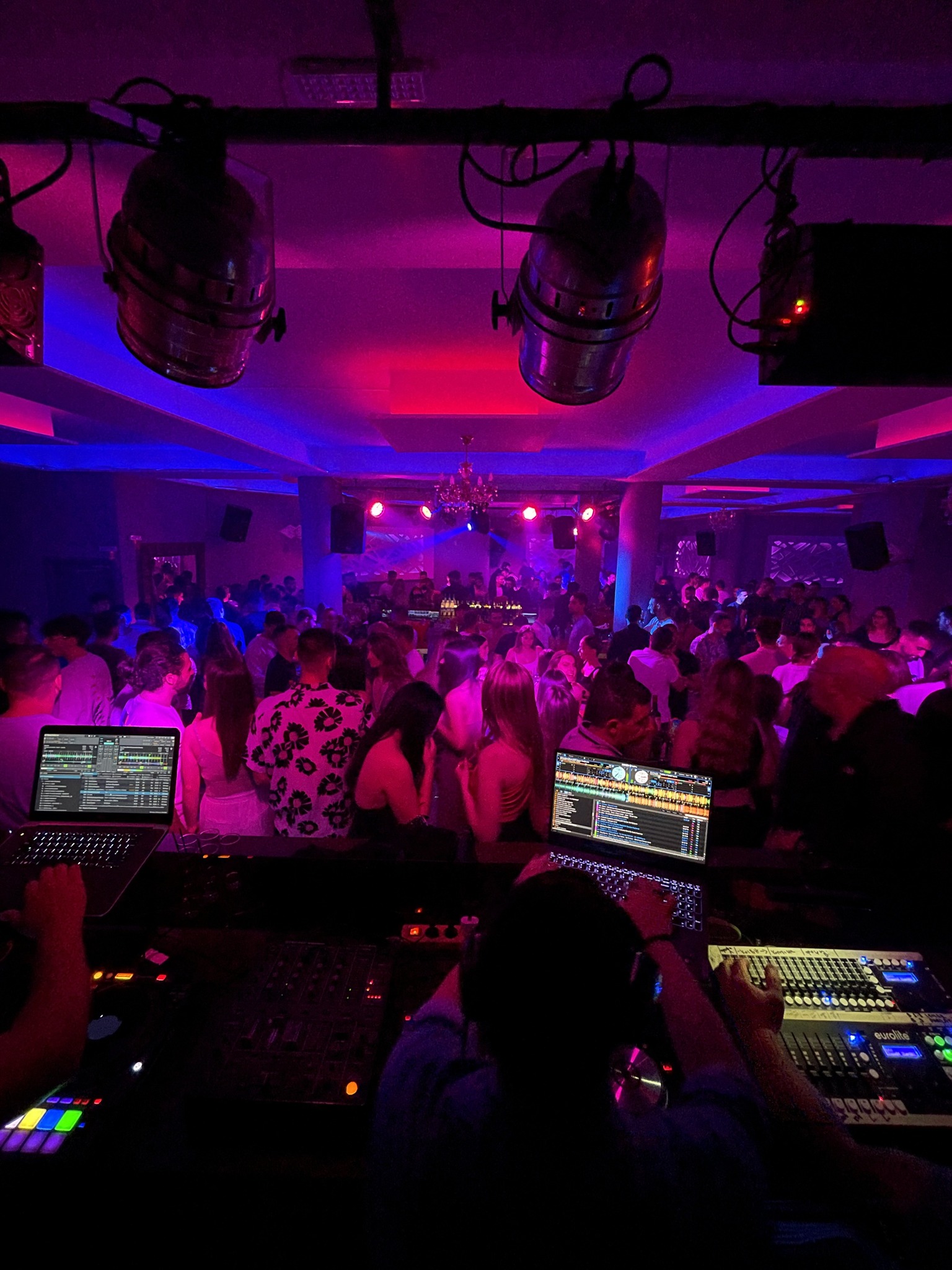 Riverside Club | Karlovasi