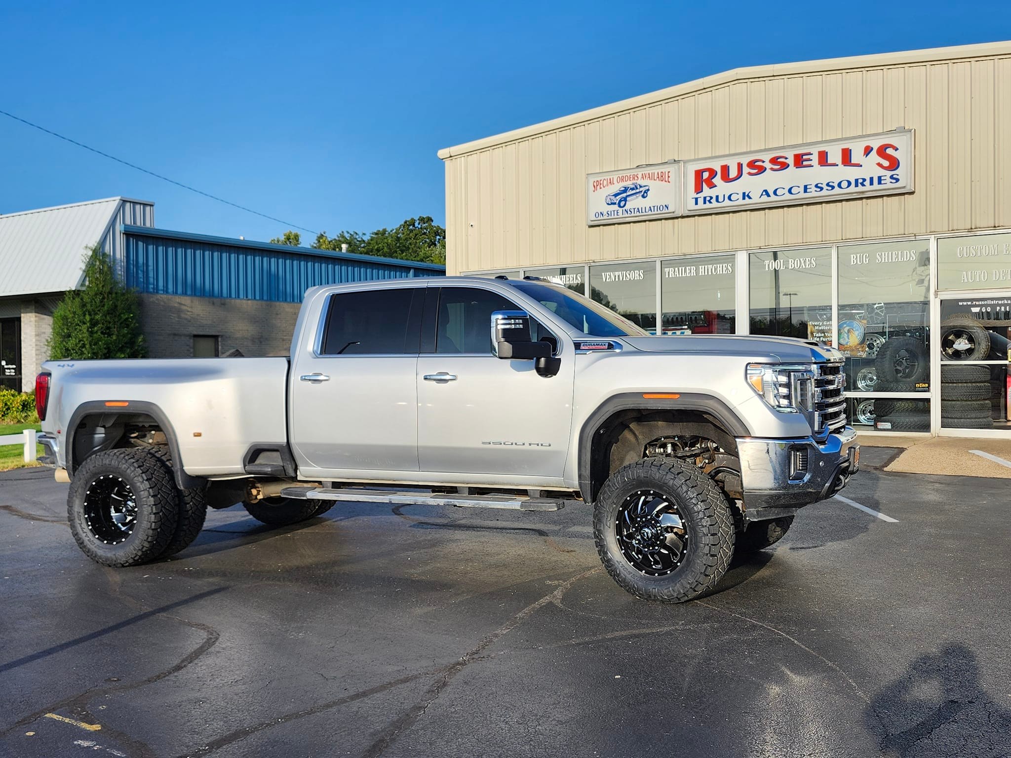 Check this rig out!!... - Russell's Truck Accessories, Inc.