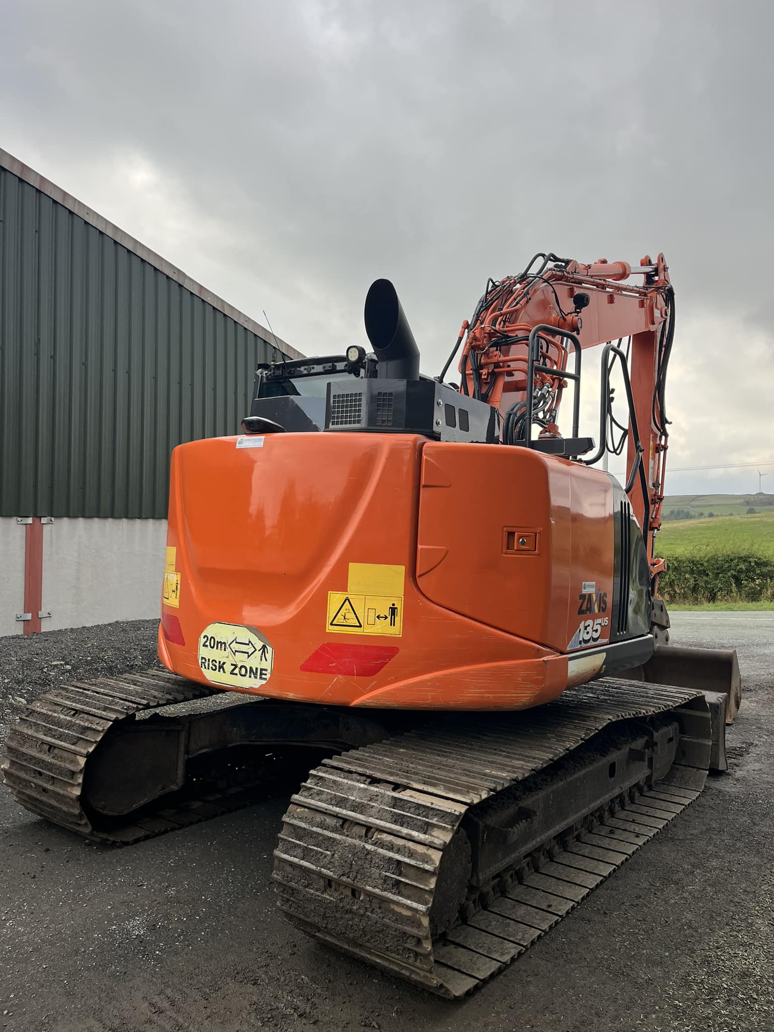 🟠 Just Arrived / Newydd Gyrraedd 🟠 Hitachi 135-6 With Blade