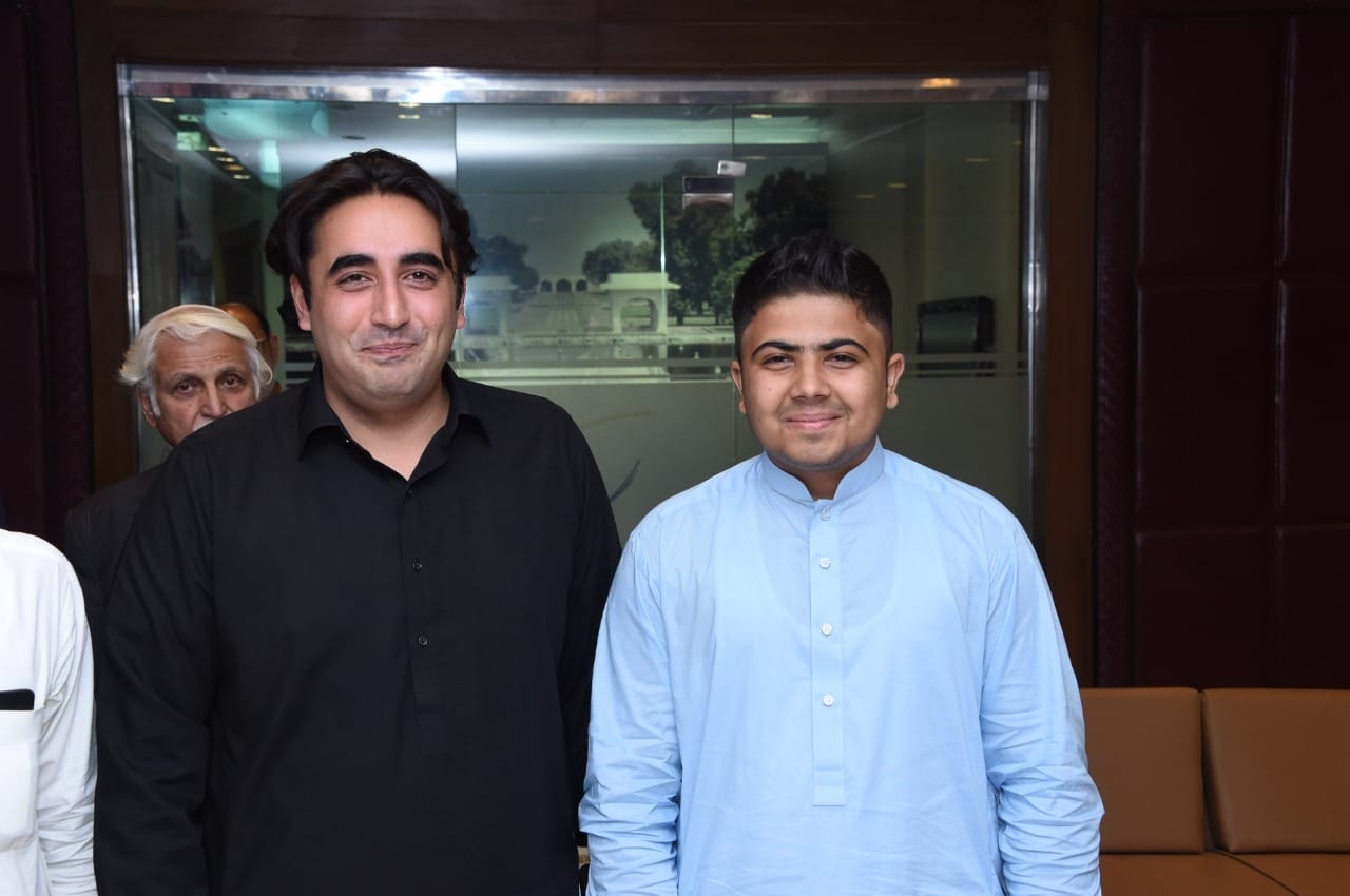 آپ مانو یہ نہ مانو 