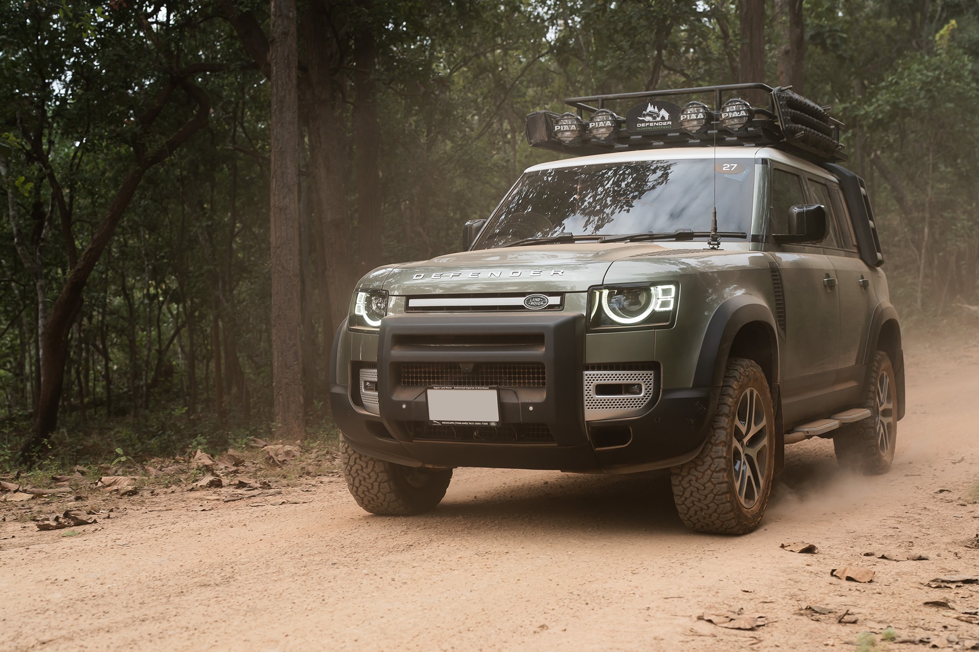 Roar of the engine, thrill of... - Land Rover Club Thailand