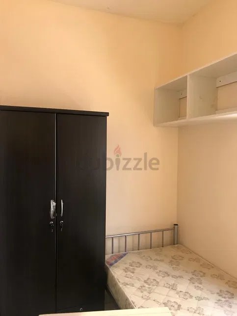Partition for Rent in al Rigga Any Nationality | Dubai