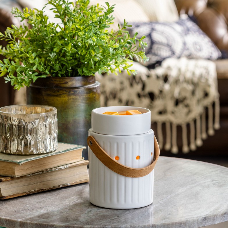 CANDLE WARMERS Etc. elektrische Duftlampe LEATHER ist wieder vorrätig! Illumination Duftlampen gibt es in vielen verschiedenen Ausführungen. Fügen Sie einfach Duftwachs in die Schale, schalten Sie d