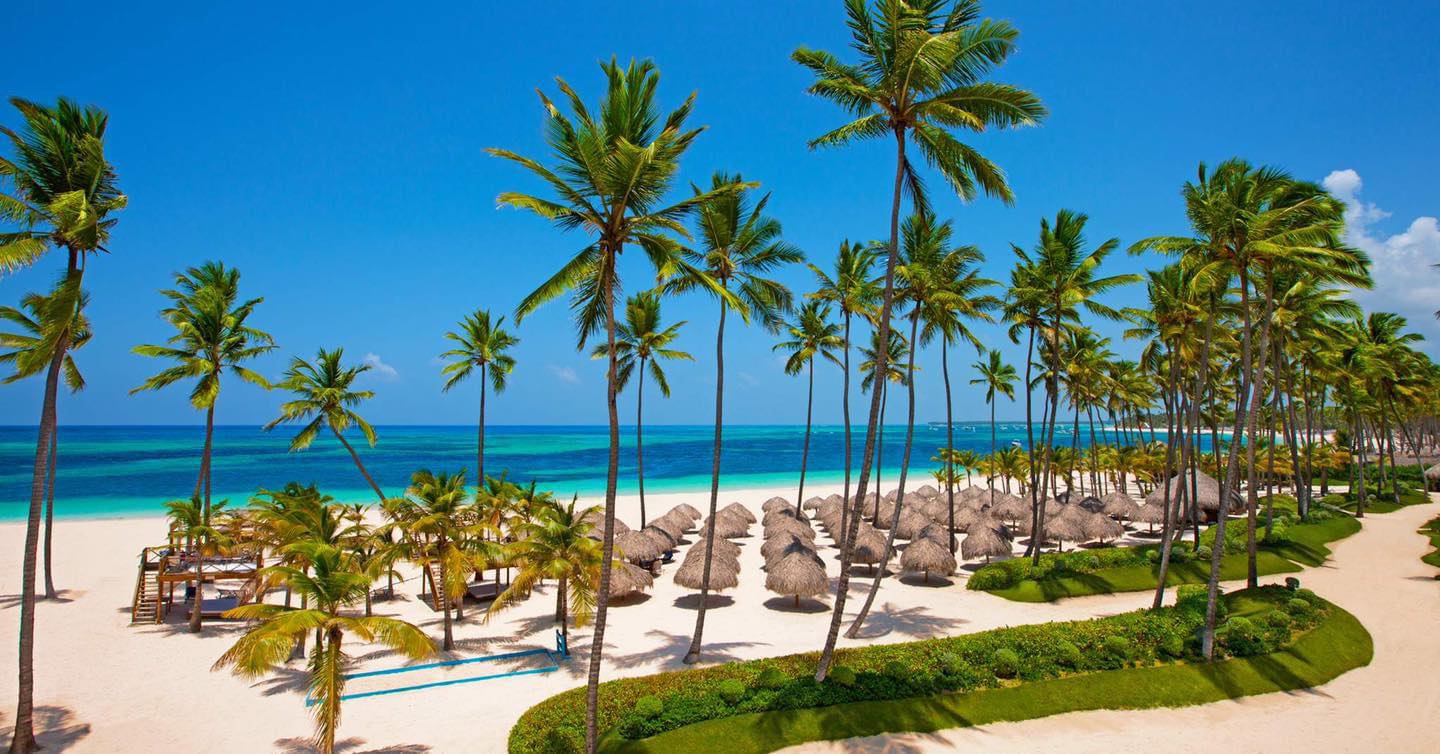 What is the dress code for evening meals at Secrets Royal Beach Punta Cana, Dominican Republic?