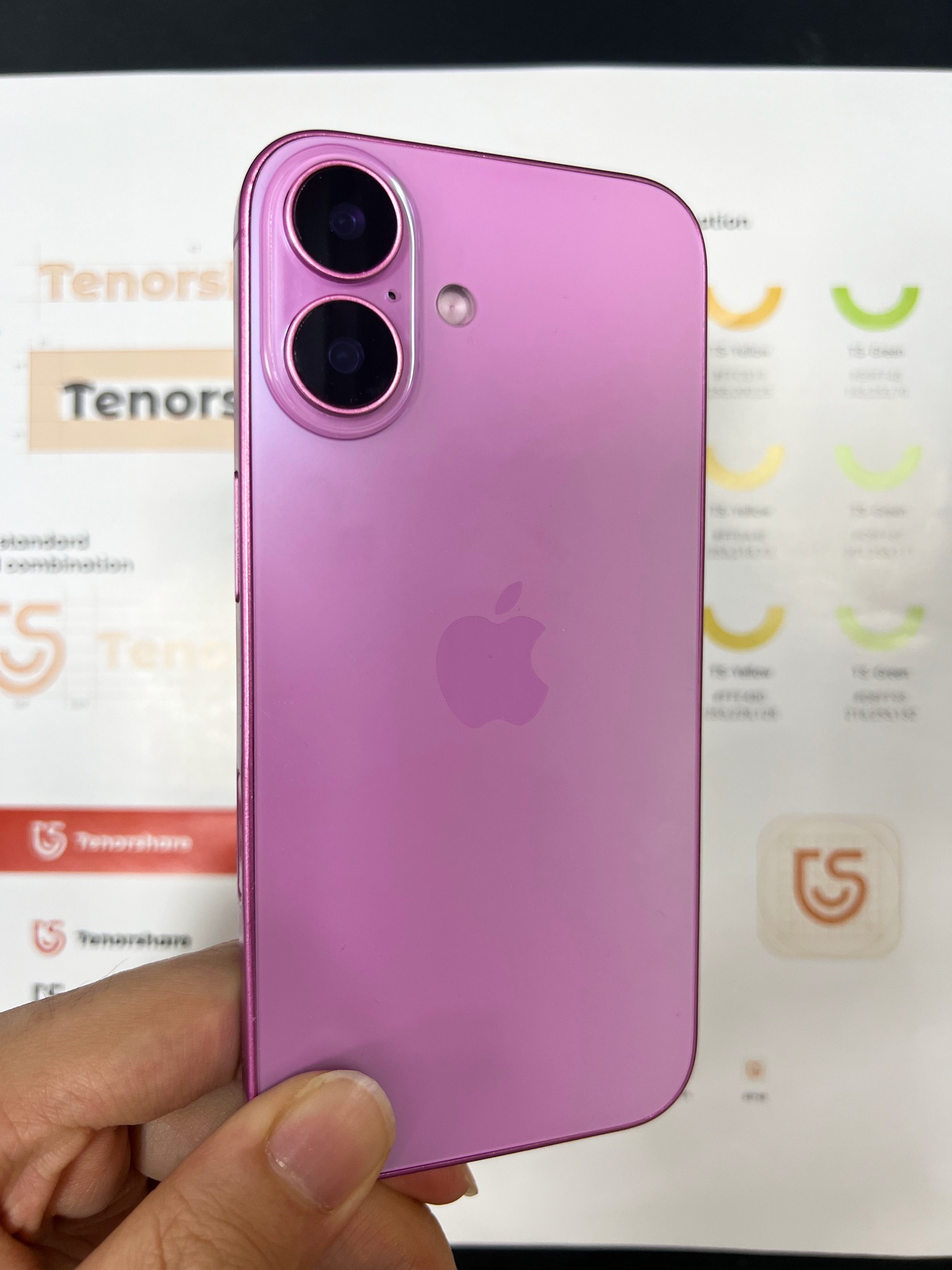 iPhone 16の新しいピンク、皆さんはどう思う？ #Tenorshare #iPhone16