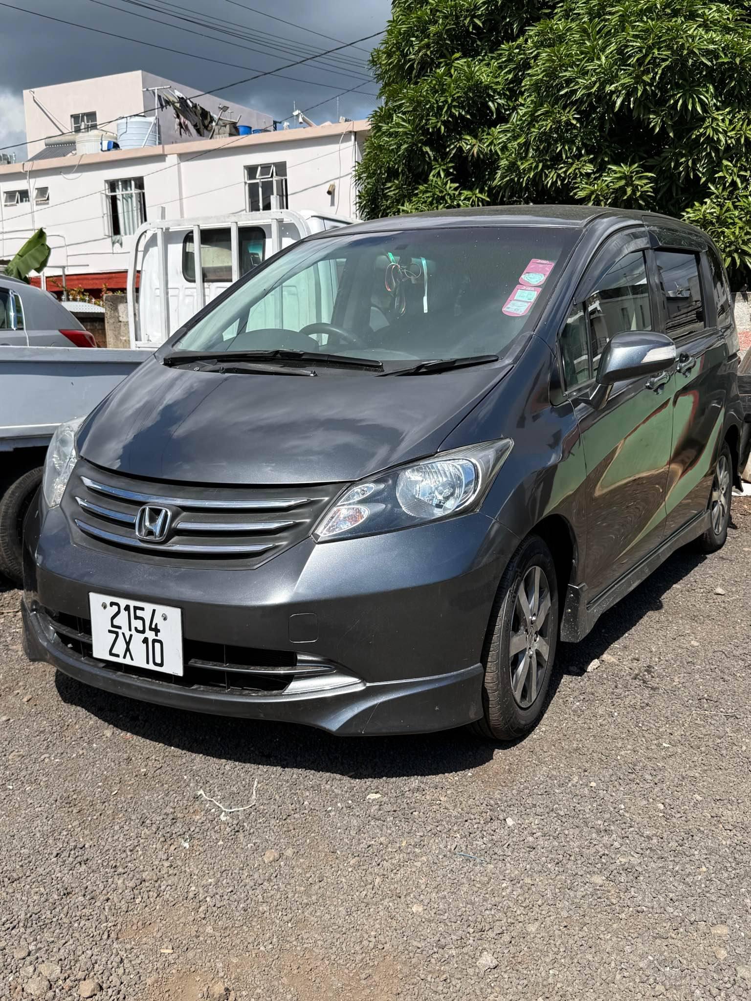 For sales Honda freed 2010 Good condition Price : Rs 310000 adbt
