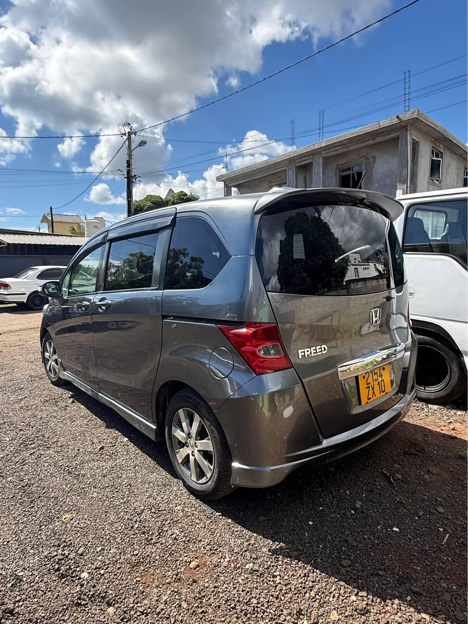 For sales Honda freed 2010 Good condition Price : Rs 310000 adbt