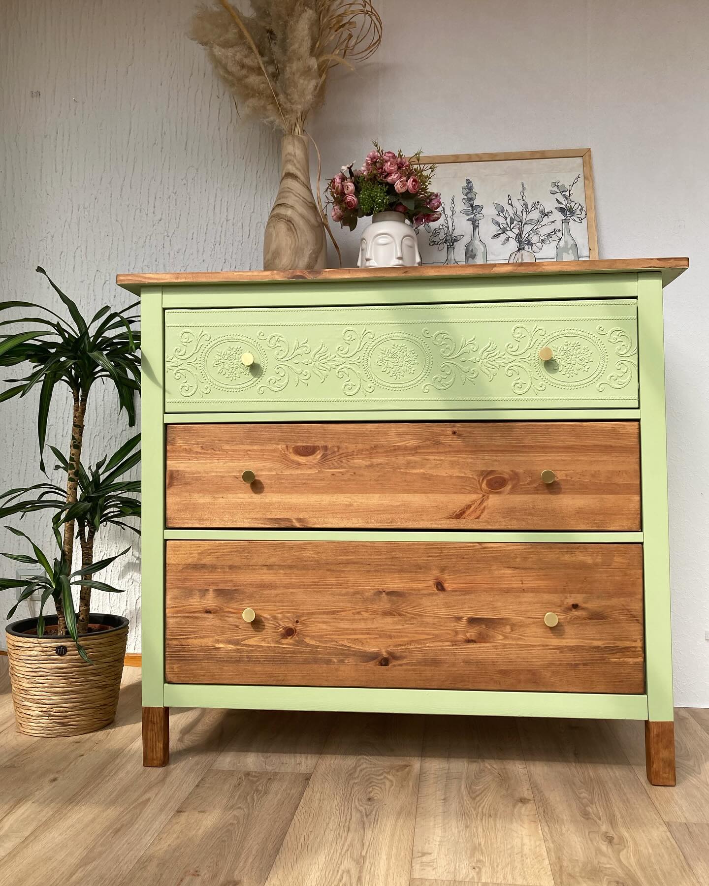 Ikea Hemnes Kommode in Upper Green Canada von @fusionmineralpaint , gekauft beim @himmelblauundco.at. Dazu gibt es eine passende Vitrine. :) #ikeahacks #ikeahemnes #ikeahemneshack #meble #upcycle #up