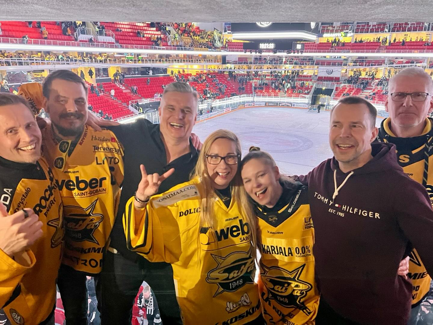 Jukka - TPS-Saipa 1-2. Kyllä kelpaa katsella iloisia Saipa-faneja Turun ...