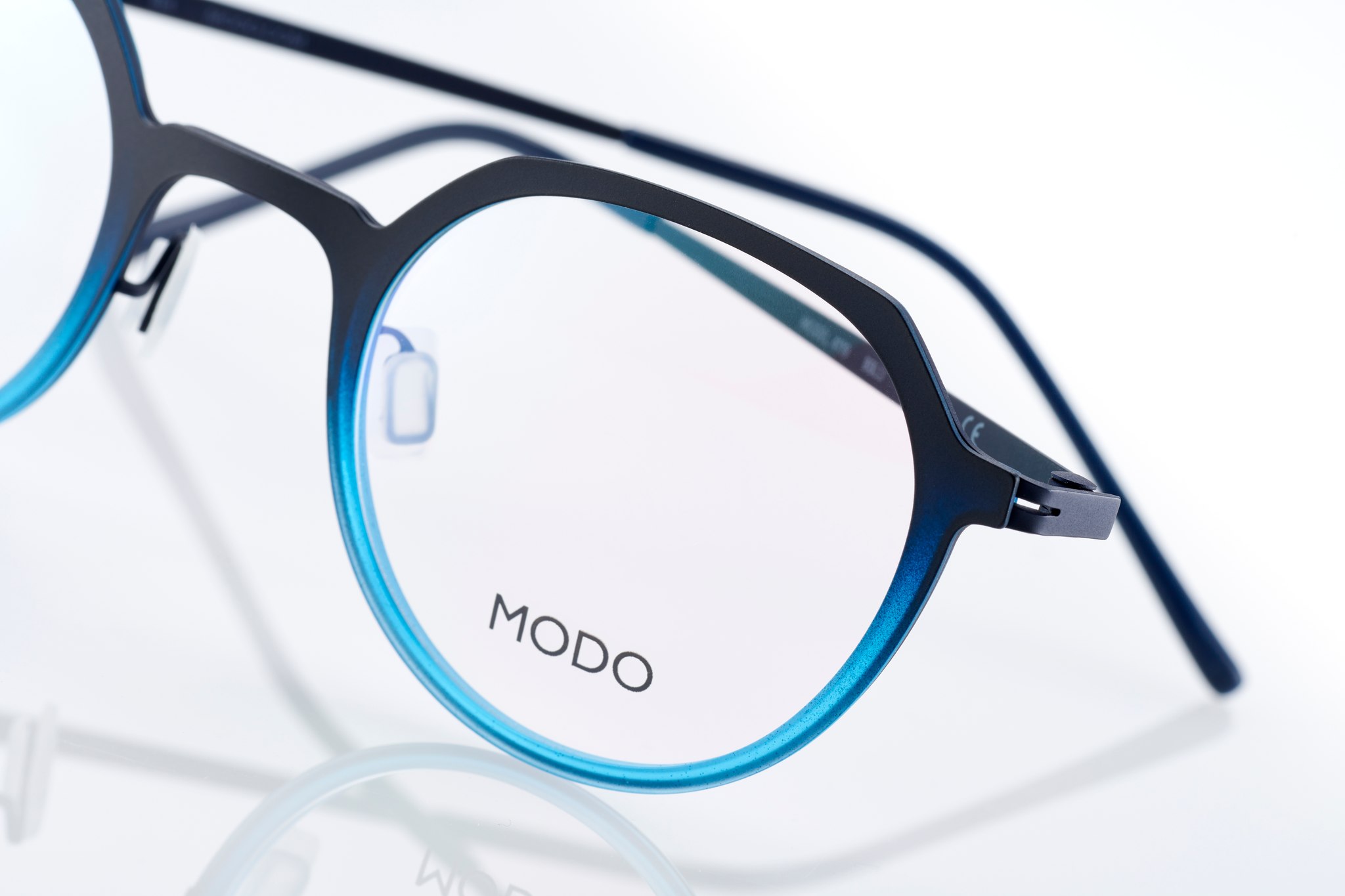 MODO（モド）新作1＞MODO-4119、フロント上部のストレートラインが特徴 