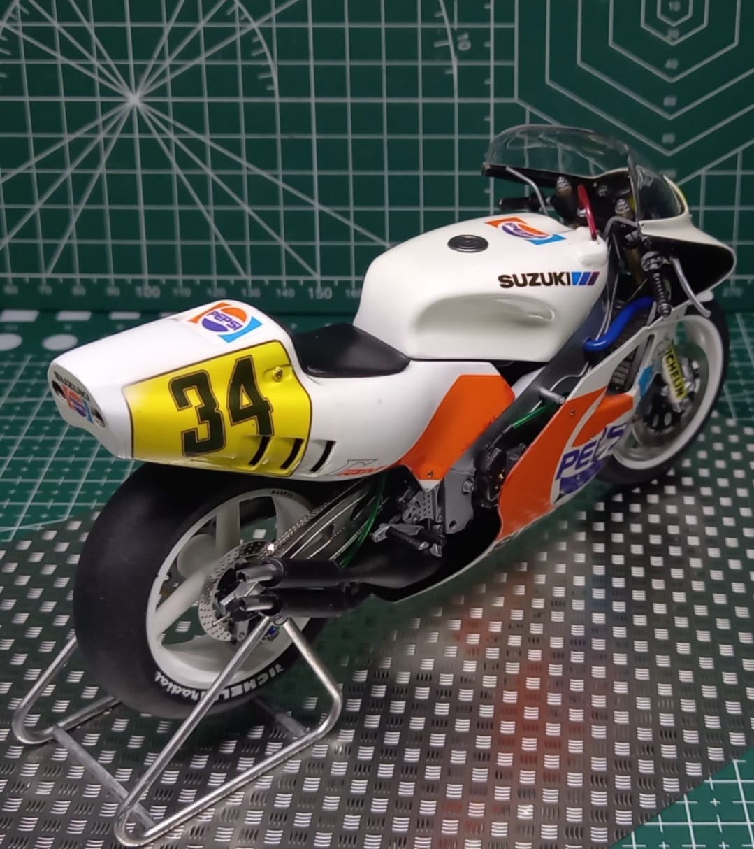 Suzuki RGV-G XR74 Pepsi No.34