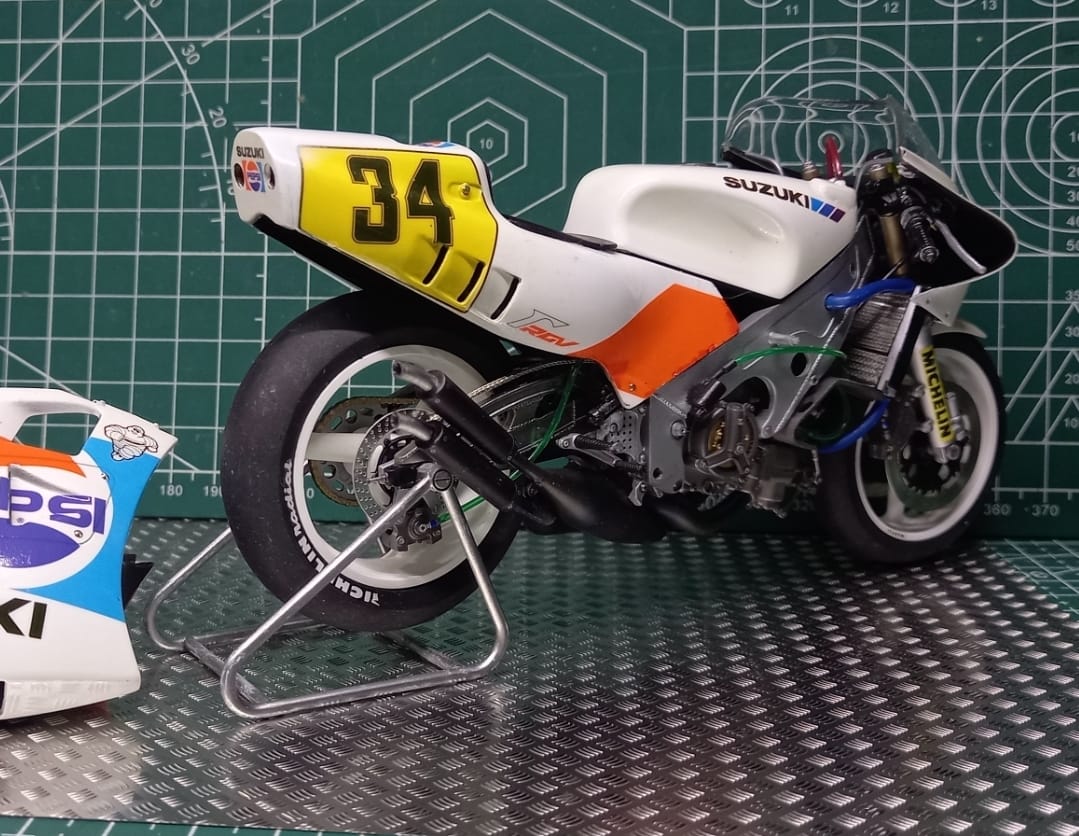 Suzuki RGV-G XR74 Pepsi No.34