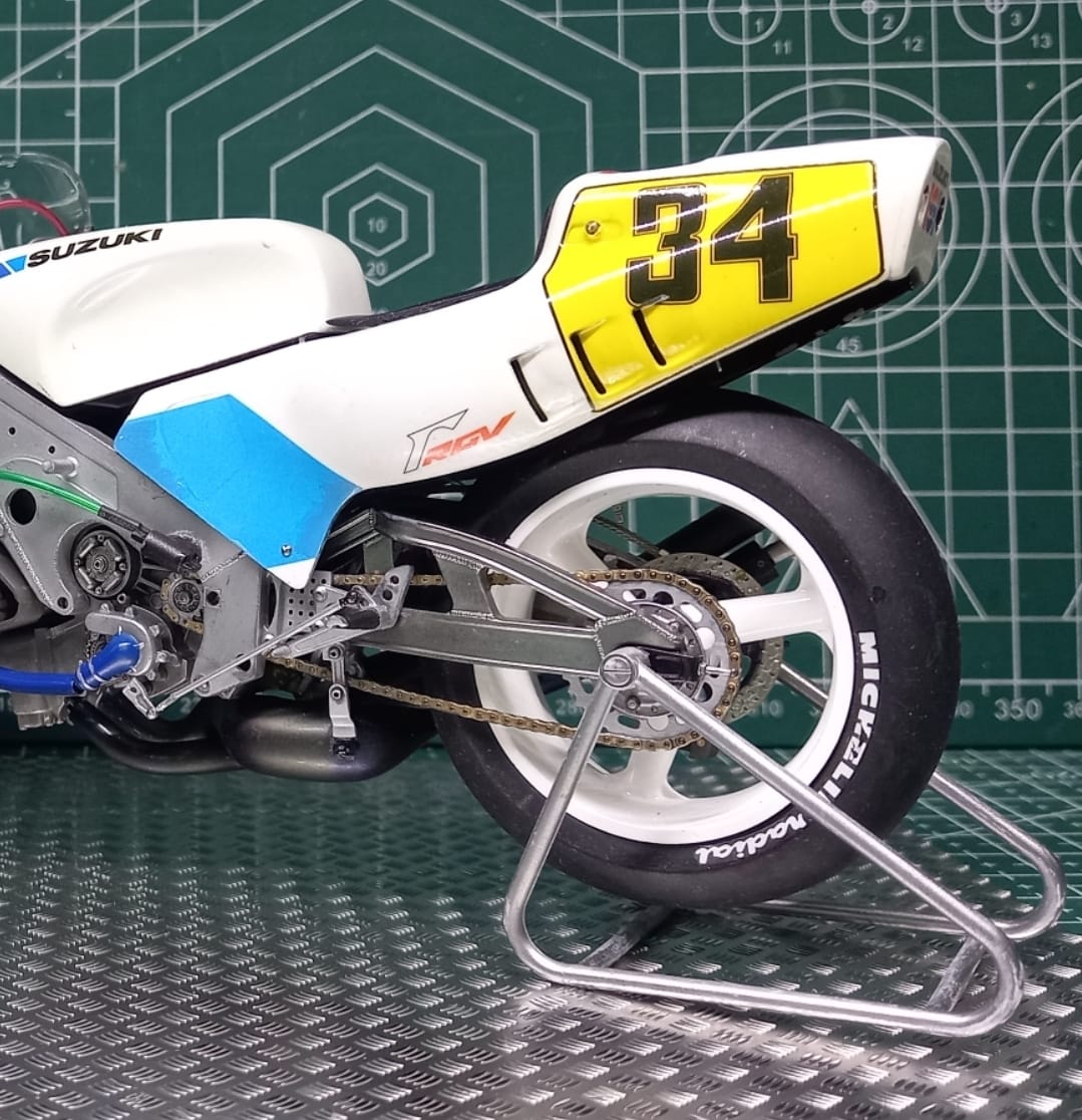 Suzuki RGV-G XR74 Pepsi No.34
