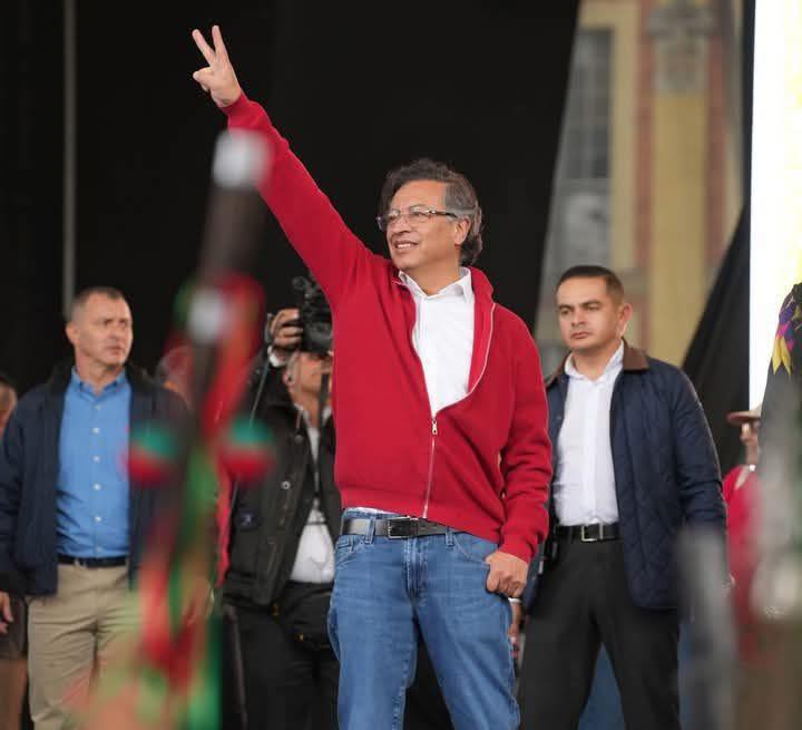Visual - “Este es el hombre que más quieren los colombianos. Hoy se lo ...