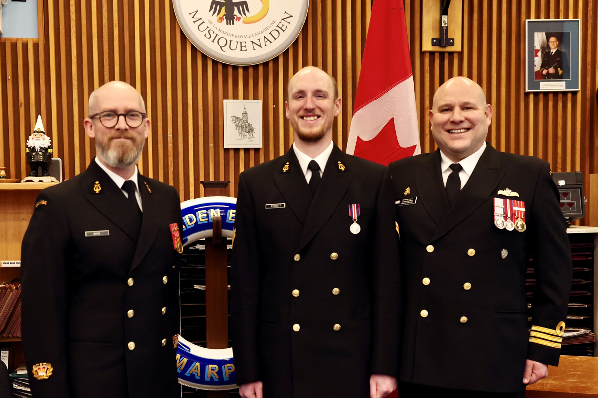 Lookout Newspaper Navy News - Sailor First Class Zack Everett S1 ...