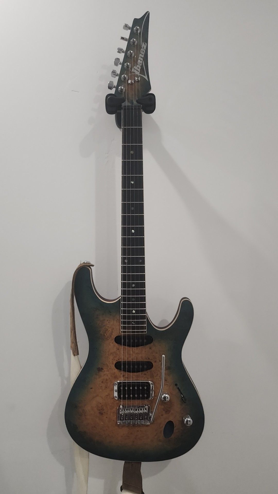 2006 Ibanez SAS36FM guitar features and value
