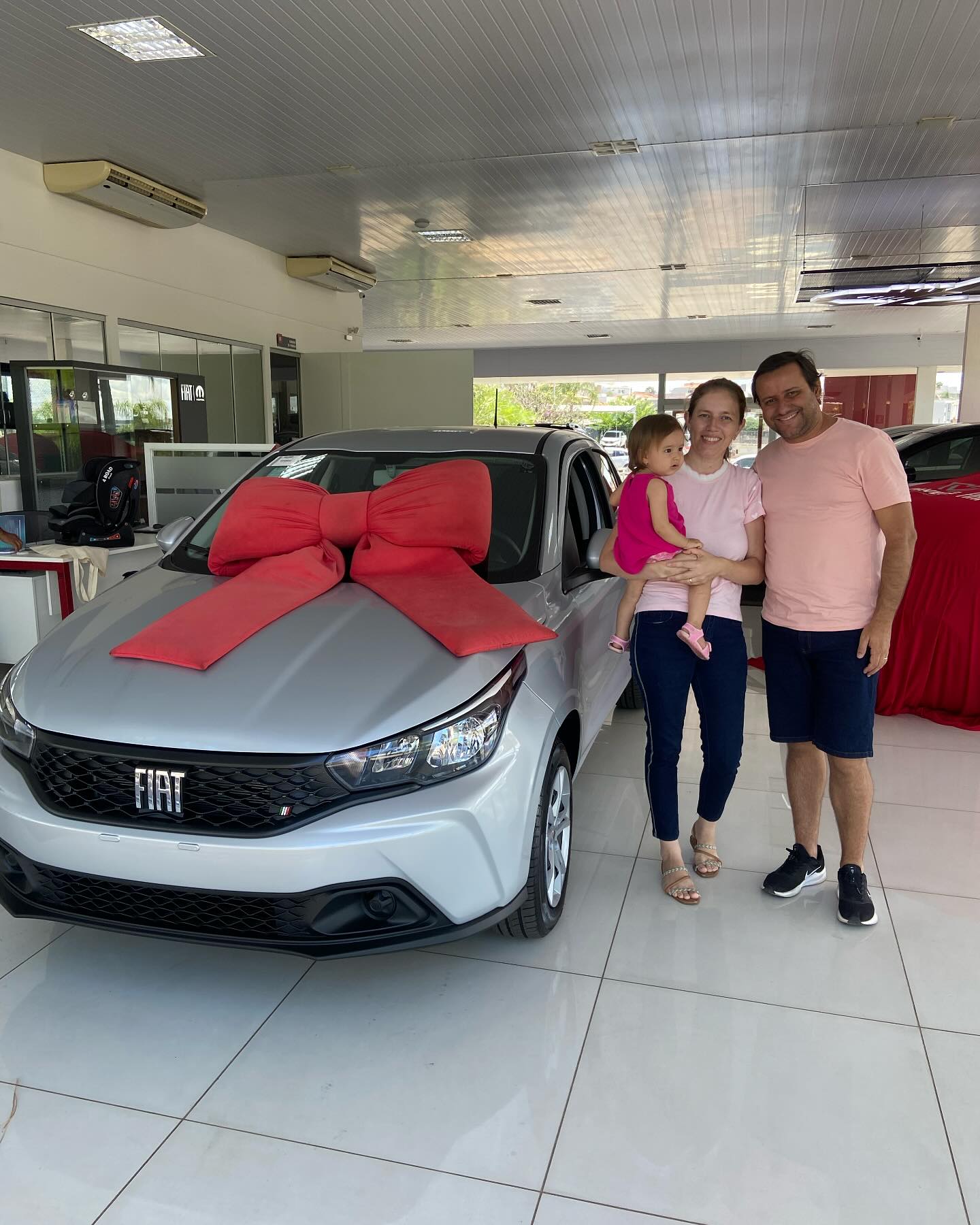 Pavepe Fiat - Entrega realizada ao Alysson, sua esposa Cláudia e filha ...
