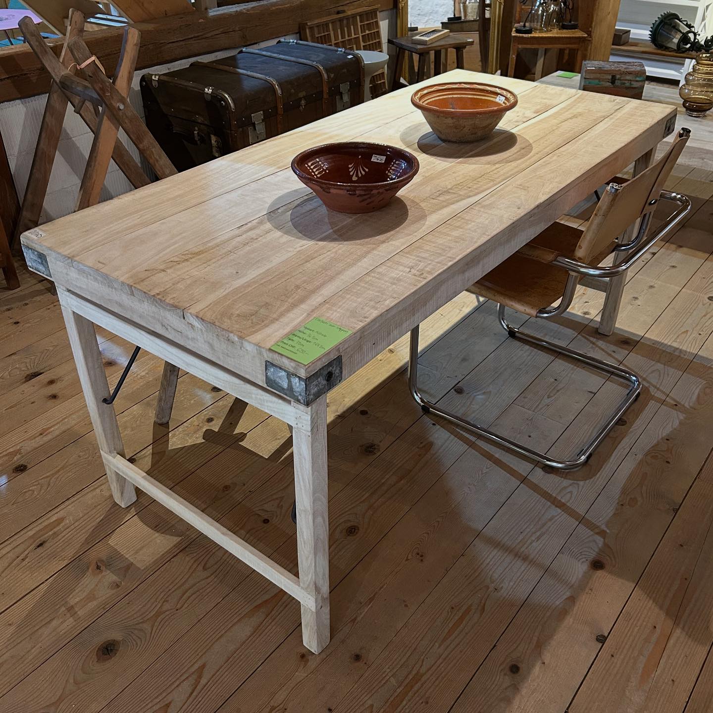 Heller Esstisch zum klappen aus Altholz mit passendem Couchtisch Esstisch: L164.5cm, T75cm, H76.5cm - CHF 650.- Couchtisch: L120cm, T75cm, H45.5cm