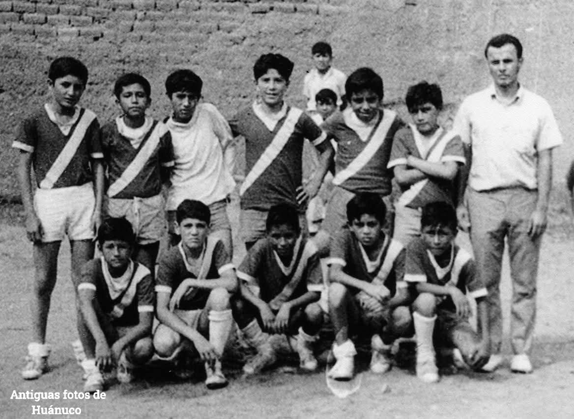 Antiguas - 🏷️1970 - Alumnos de la GUE Leoncio Prado de Huánuco en el ...