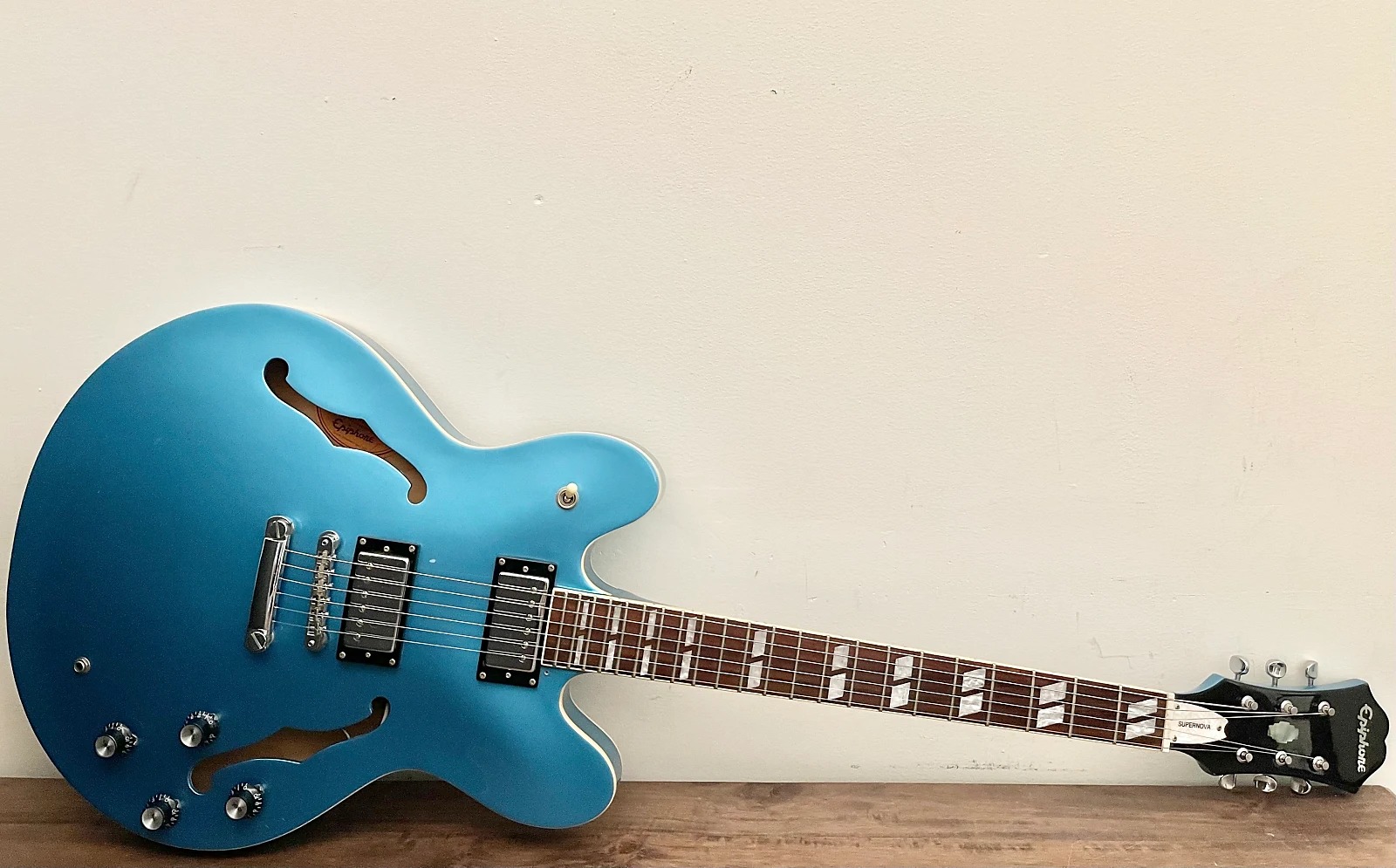 Just arrived! Epiphone Supernova Noel Gallagher model! Lovely!
