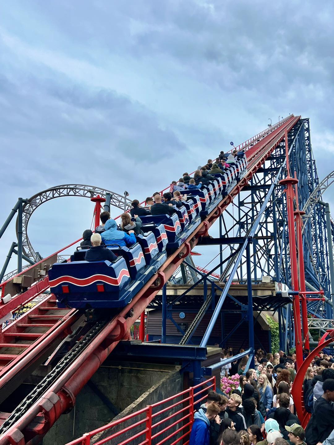 Theme - Let’s go for a Thursday morning ride on The Big One 🤩 🇬🇧 | Facebook