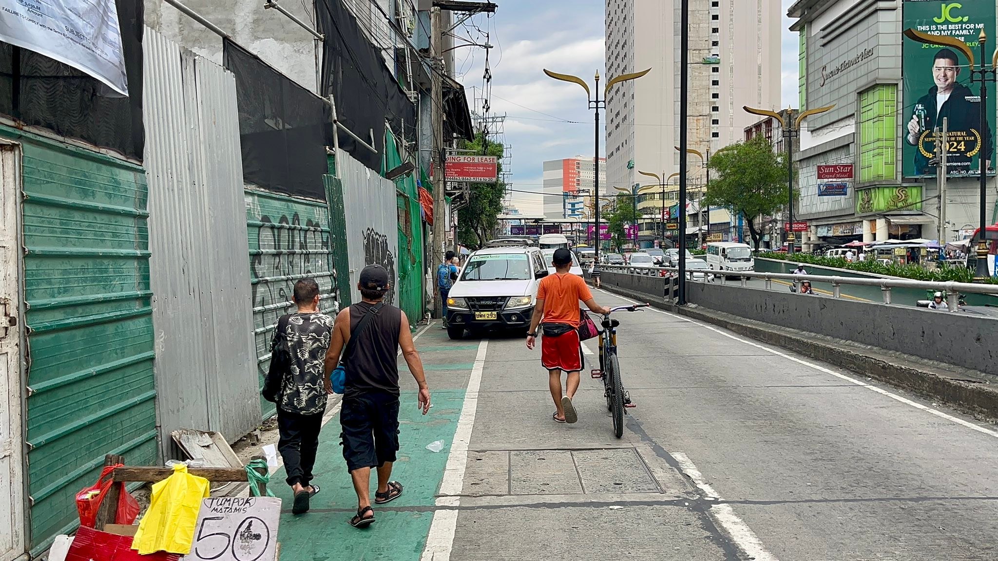 PH DOT NET - Just walking in Manila 📸 Recto Bridge &... | Facebook