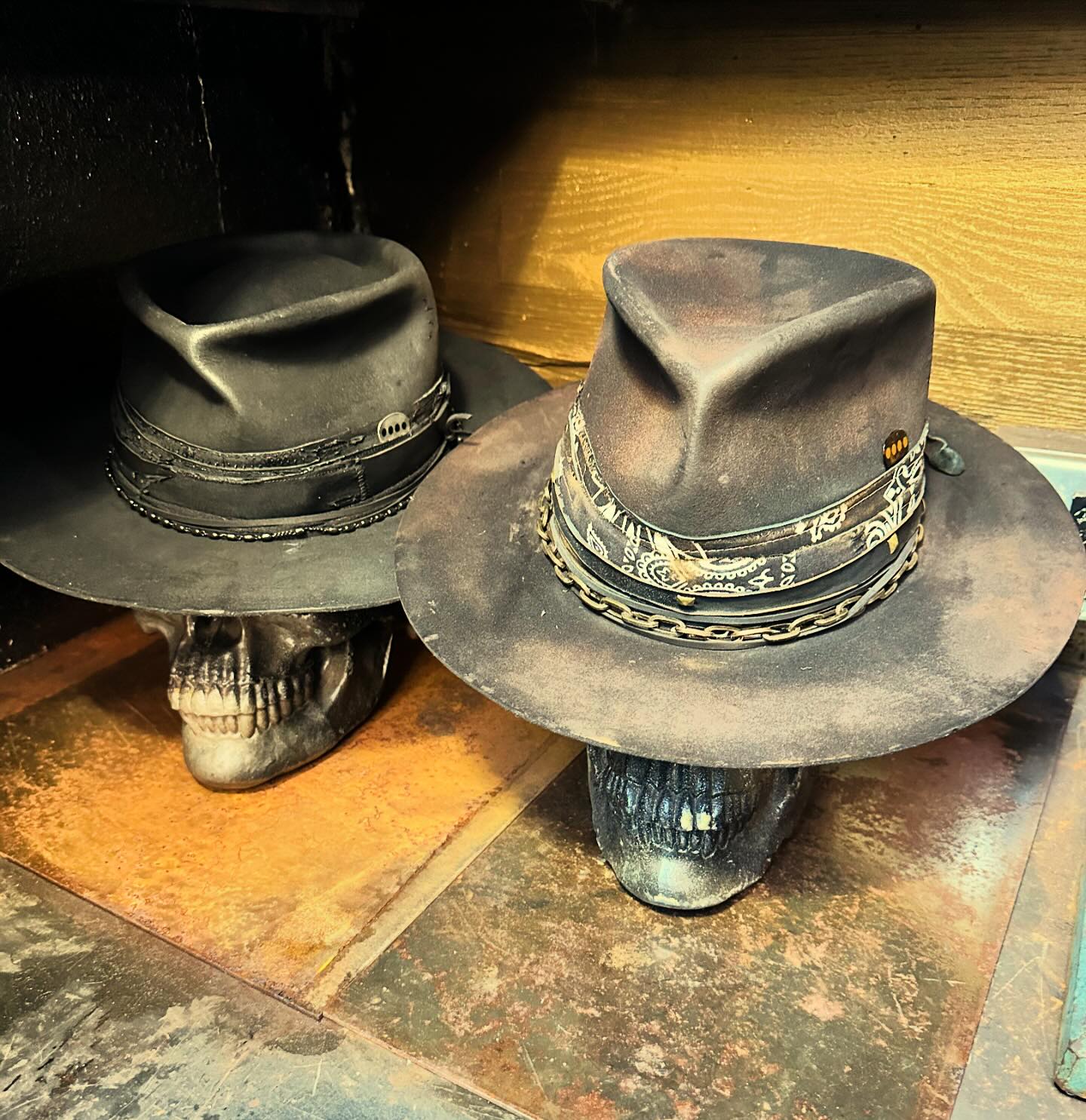 Never travel alone ! #twoisbetterthanone #hatporn 