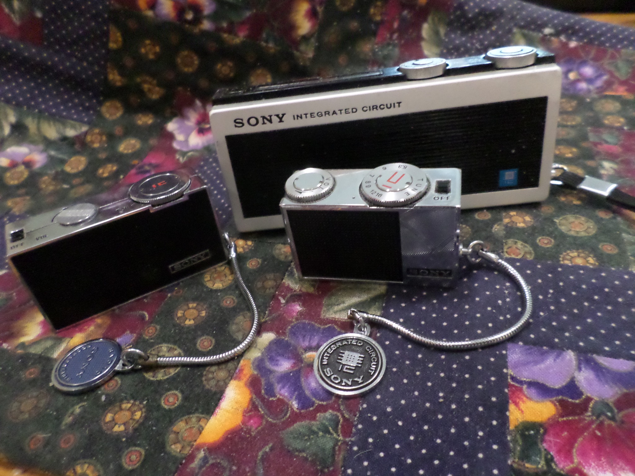 Sony ICR-100 ultra-miniature pocket radio