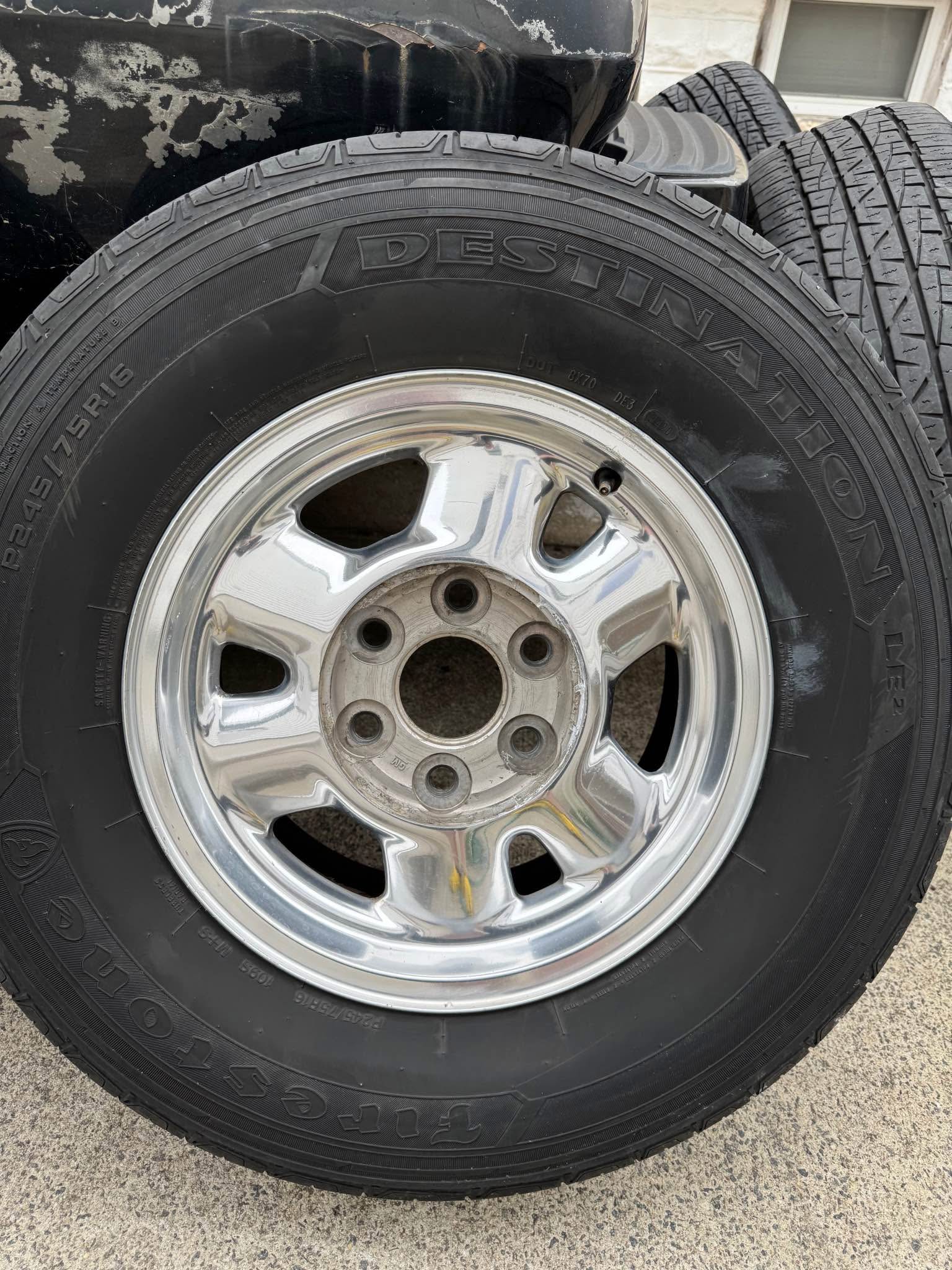 Gmt800 16in wheels w/ good tires - Car Wheels, Tires & Parts - New York ...