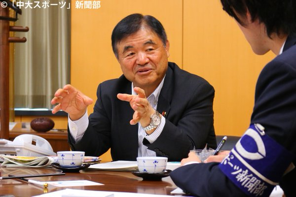 中大スポーツ 新聞部 お知らせ 遠藤利明五輪担当大臣 日本バレーボール協会木村憲治会長の独占インタビューを掲載 Facebook